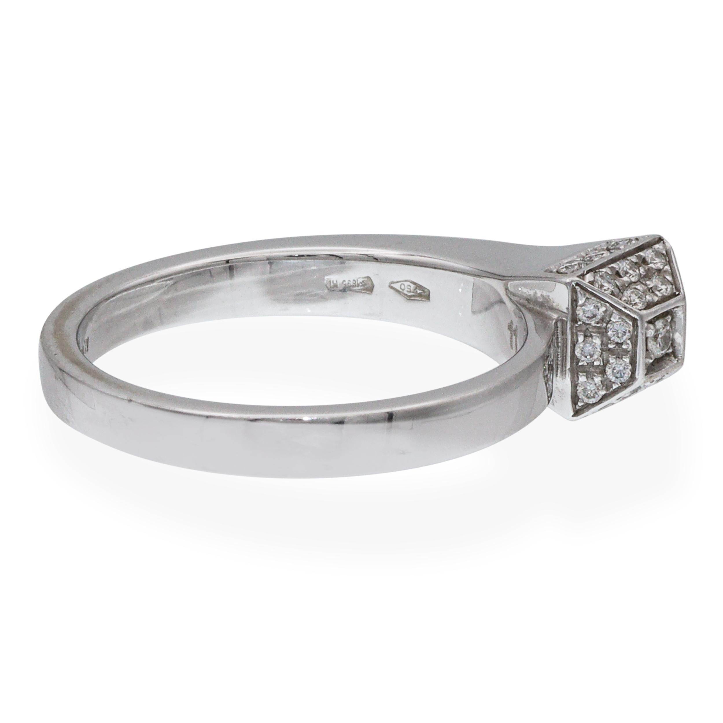 Gucci 18k Weißgold Diamant Pave Chiodo Nagel Ring für Damen oder Herren im Angebot