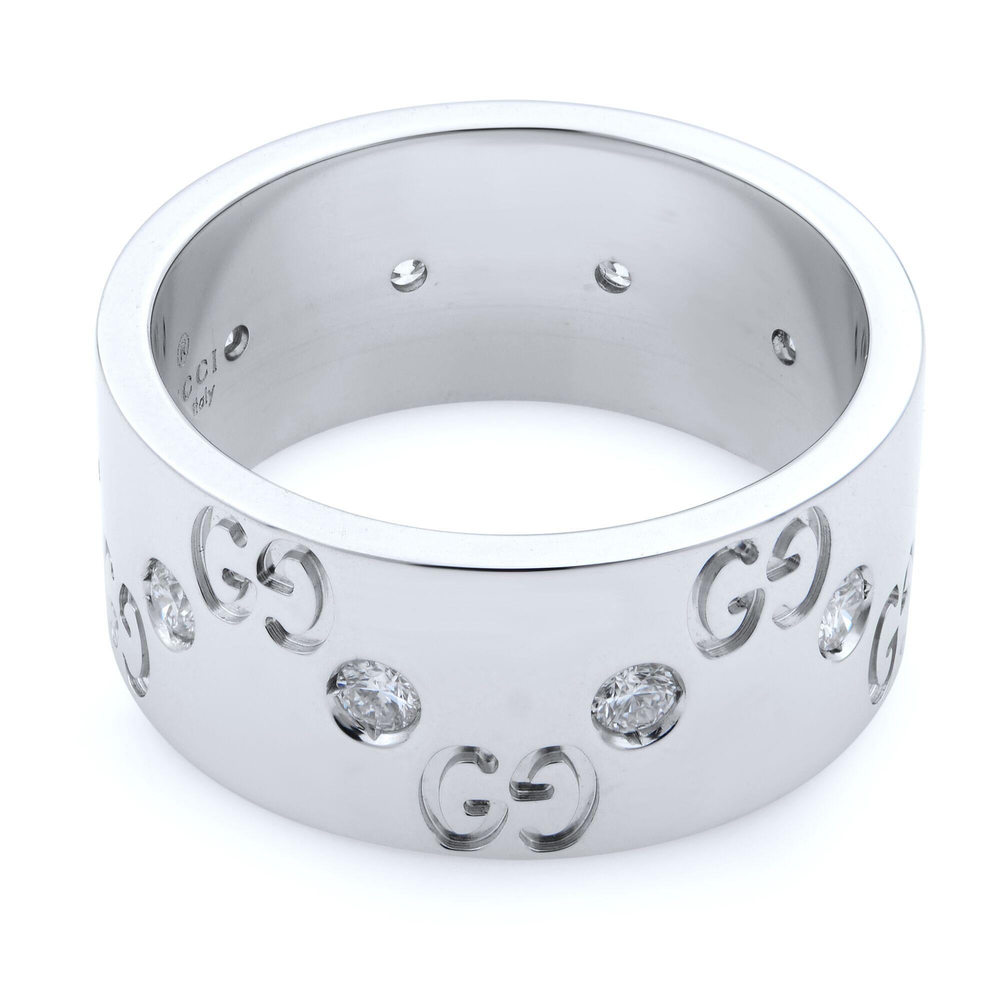 Gucci eternity diamond Icon wide band ring in 18k white gold.
Size: Italy 15, US 7.
Diamond weight: 0.31 carat.
Width: 9mm.
Weight: 11 grams.
Engravings:GUCCI, 750, 15, logo and trade mark.
Excellent condition. Comes in a box.