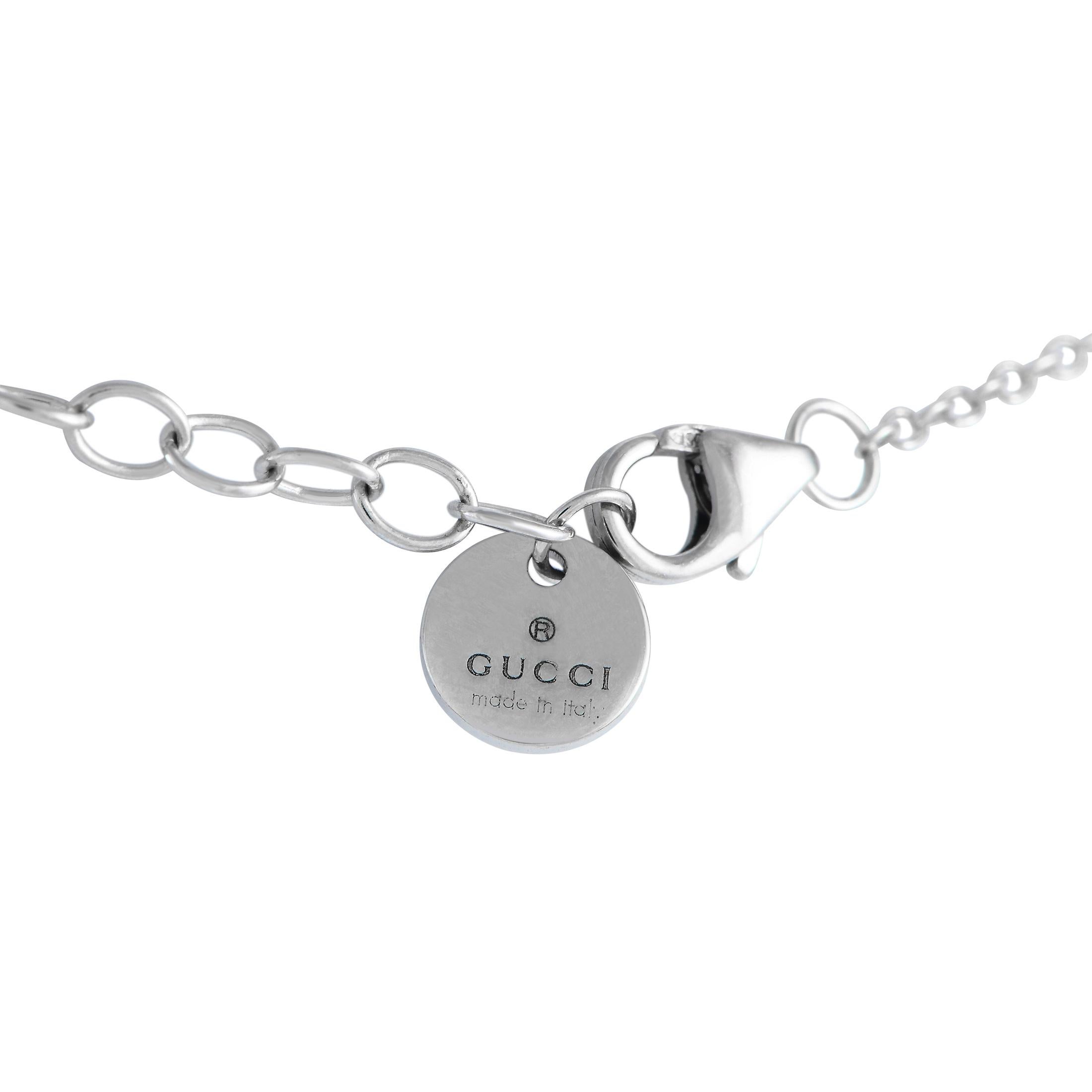 Gucci, collier pendentif en or blanc 18 carats  Excellent état - En vente à Southampton, PA