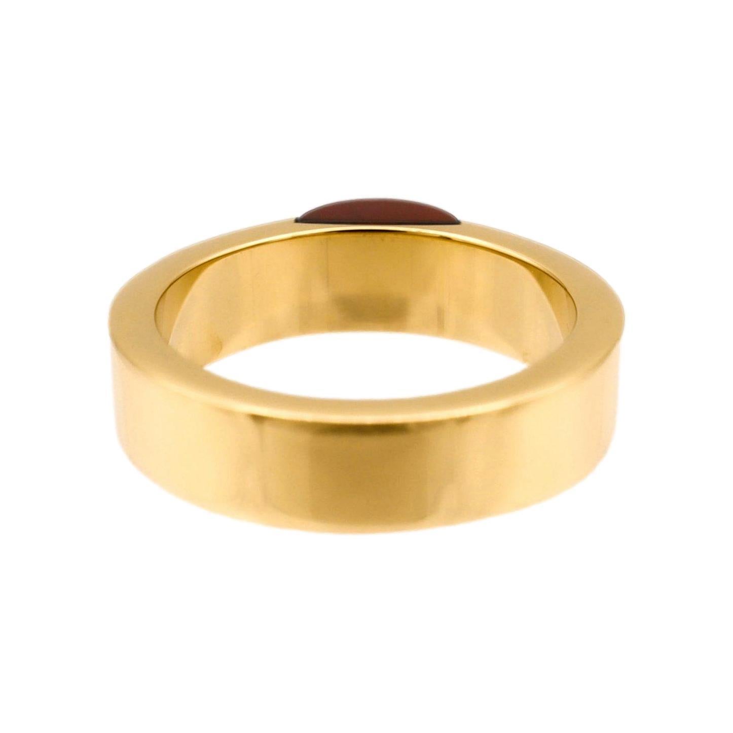 Modern GUCCI 18K Yellow Gold Cabochon Garnet 5mm Band Ring For Sale