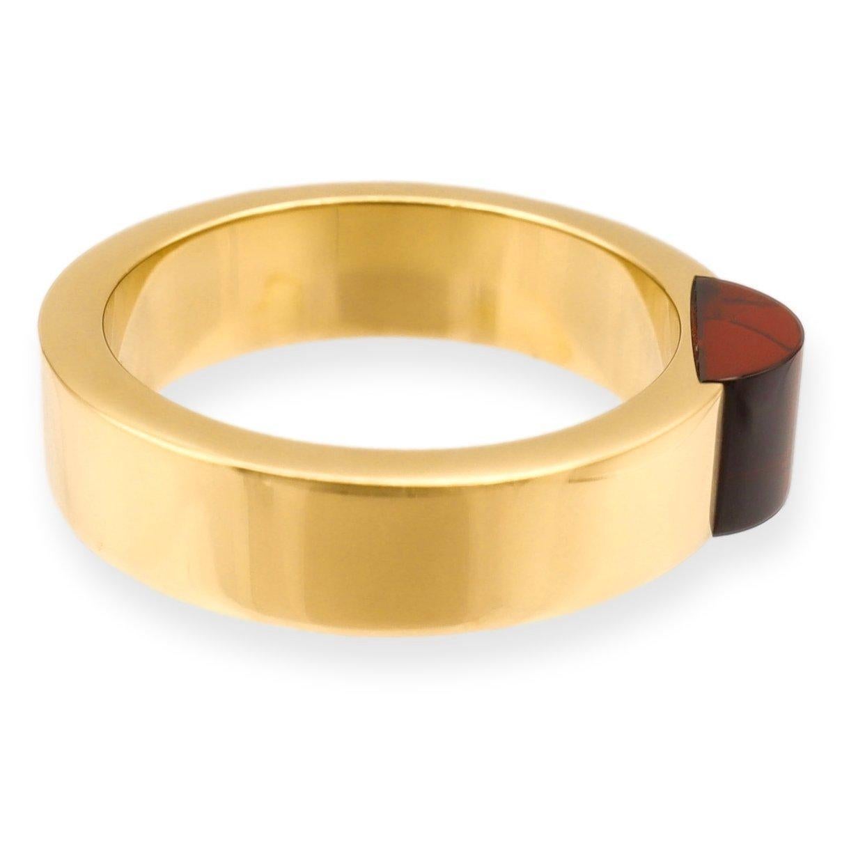 Modern GUCCI 18K Yellow Gold Cabochon Garnet 5mm Band Ring For Sale