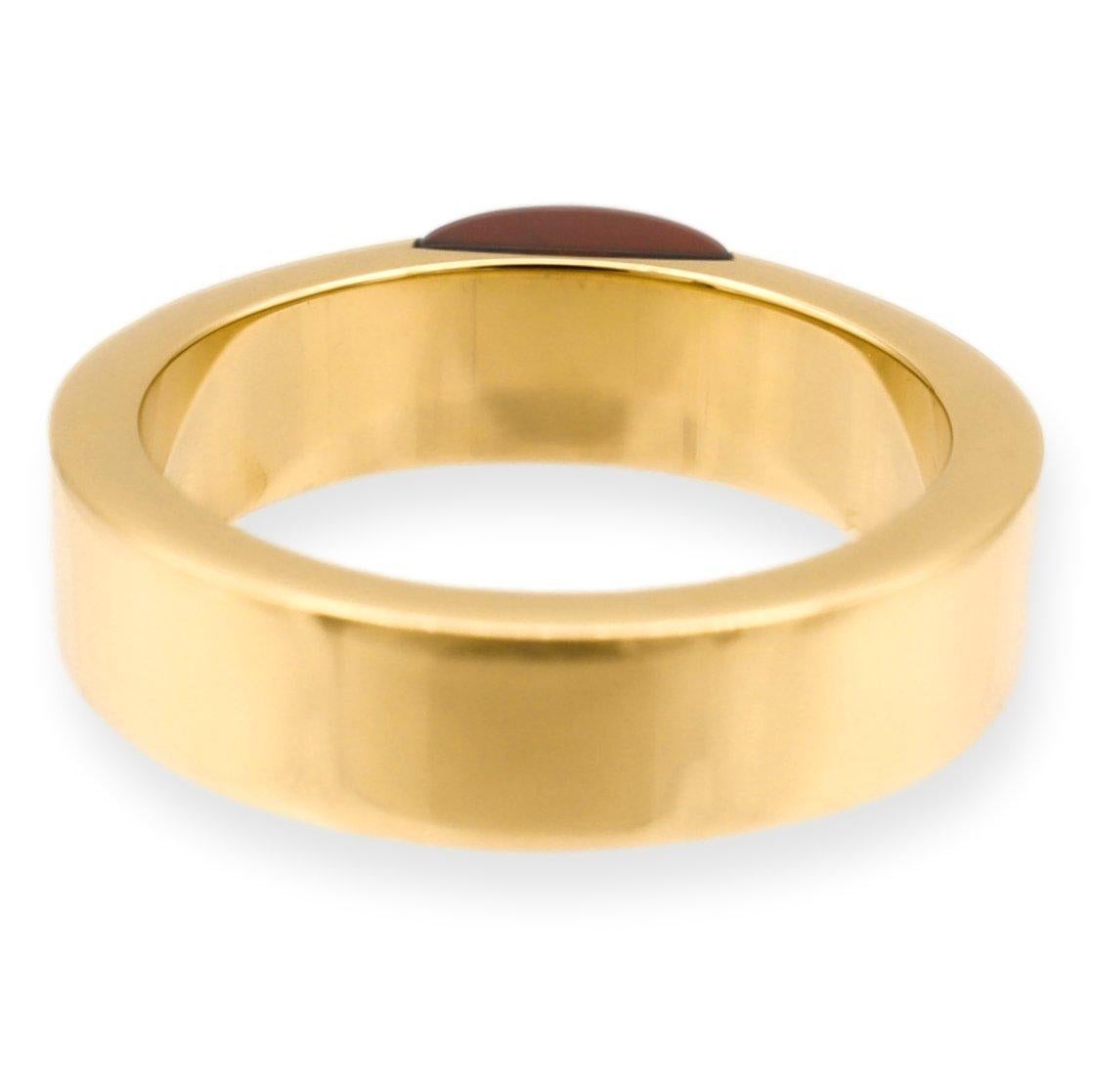 GUCCI 18K Yellow Gold Cabochon Garnet 5mm Band Ring In Excellent Condition For Sale In New York, NY