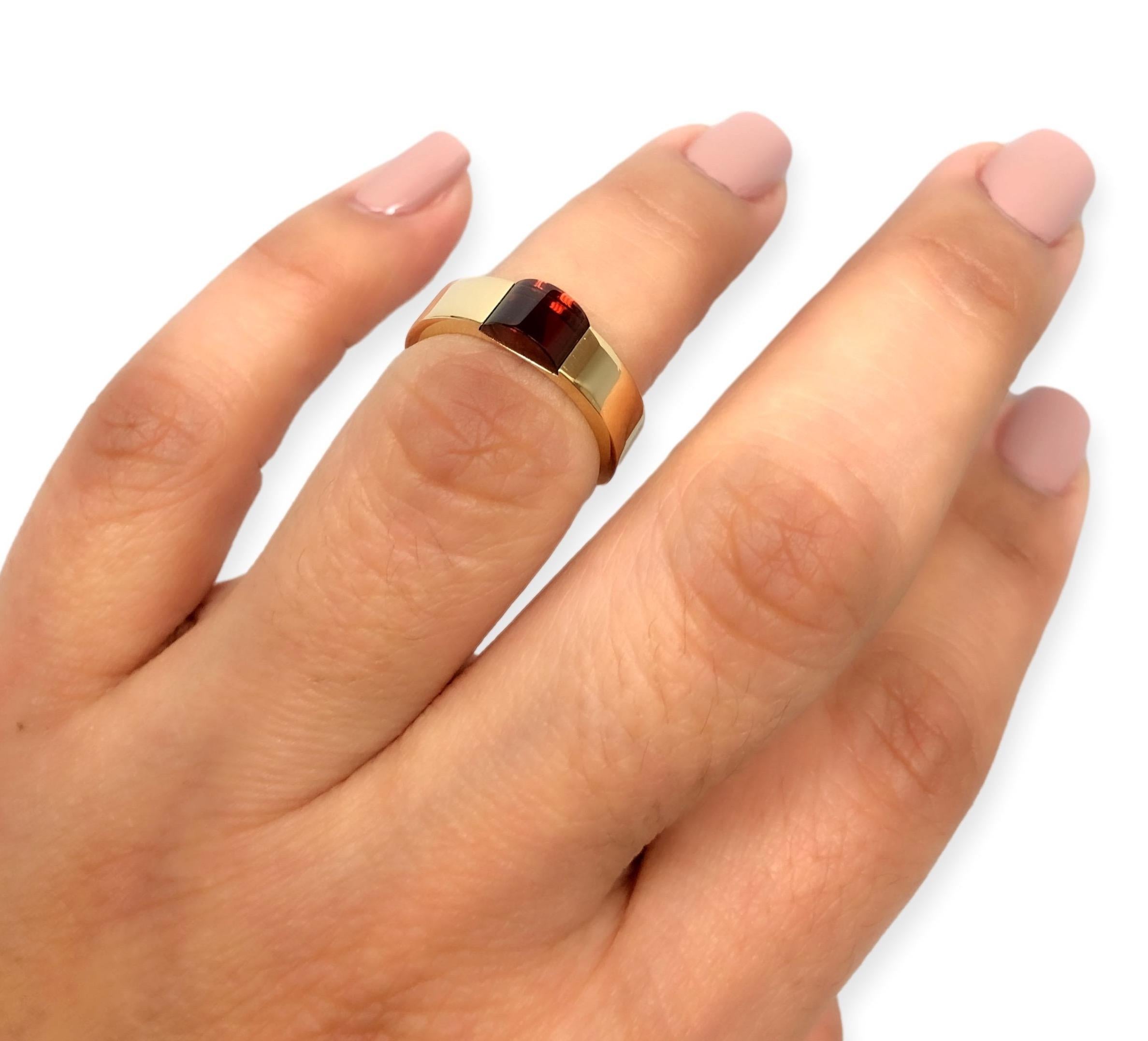 GUCCI 18K Yellow Gold Cabochon Garnet 5mm Band Ring For Sale 4