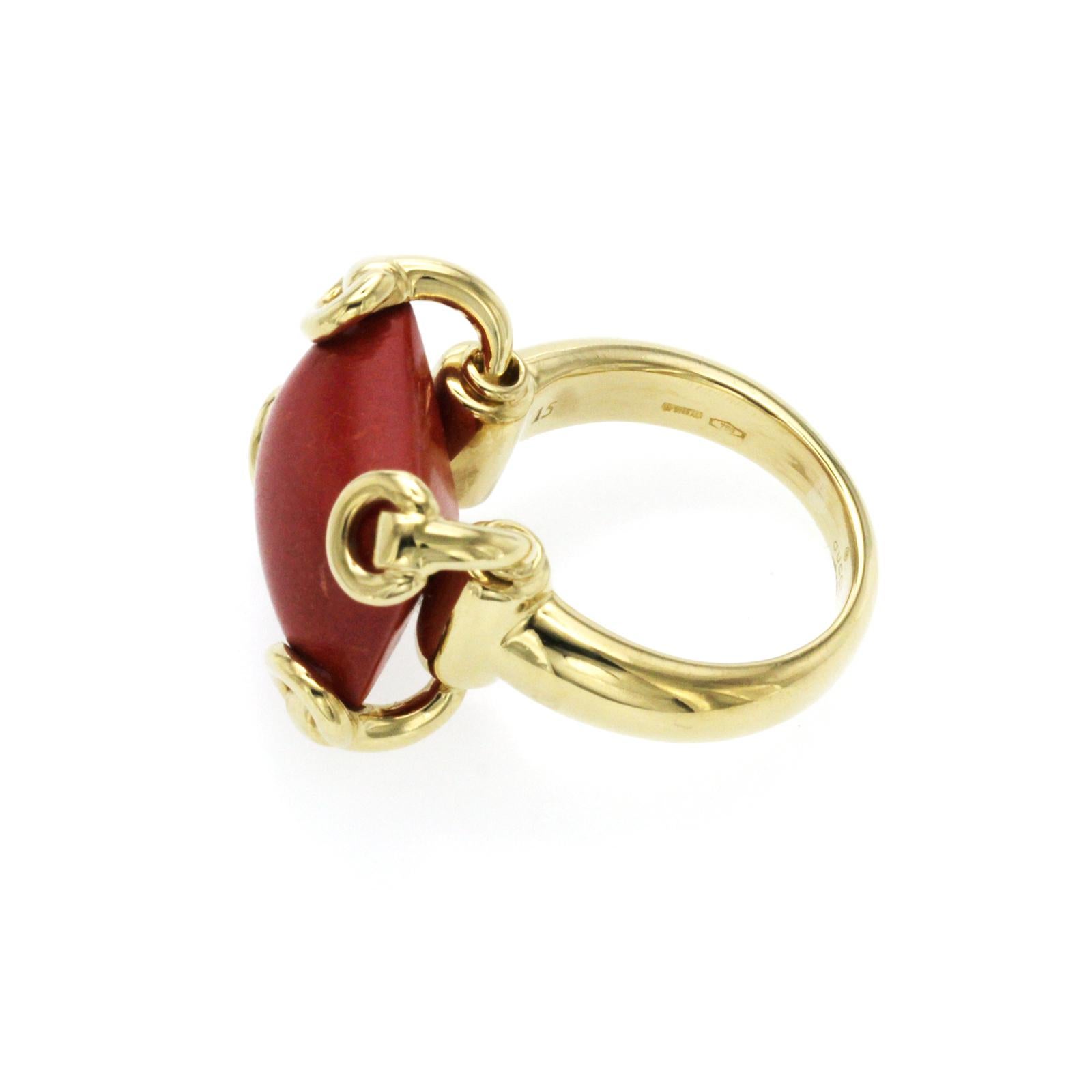 Gucci 18K Yellow Gold Horsebit Coral Ring In Excellent Condition In Los Angeles, CA