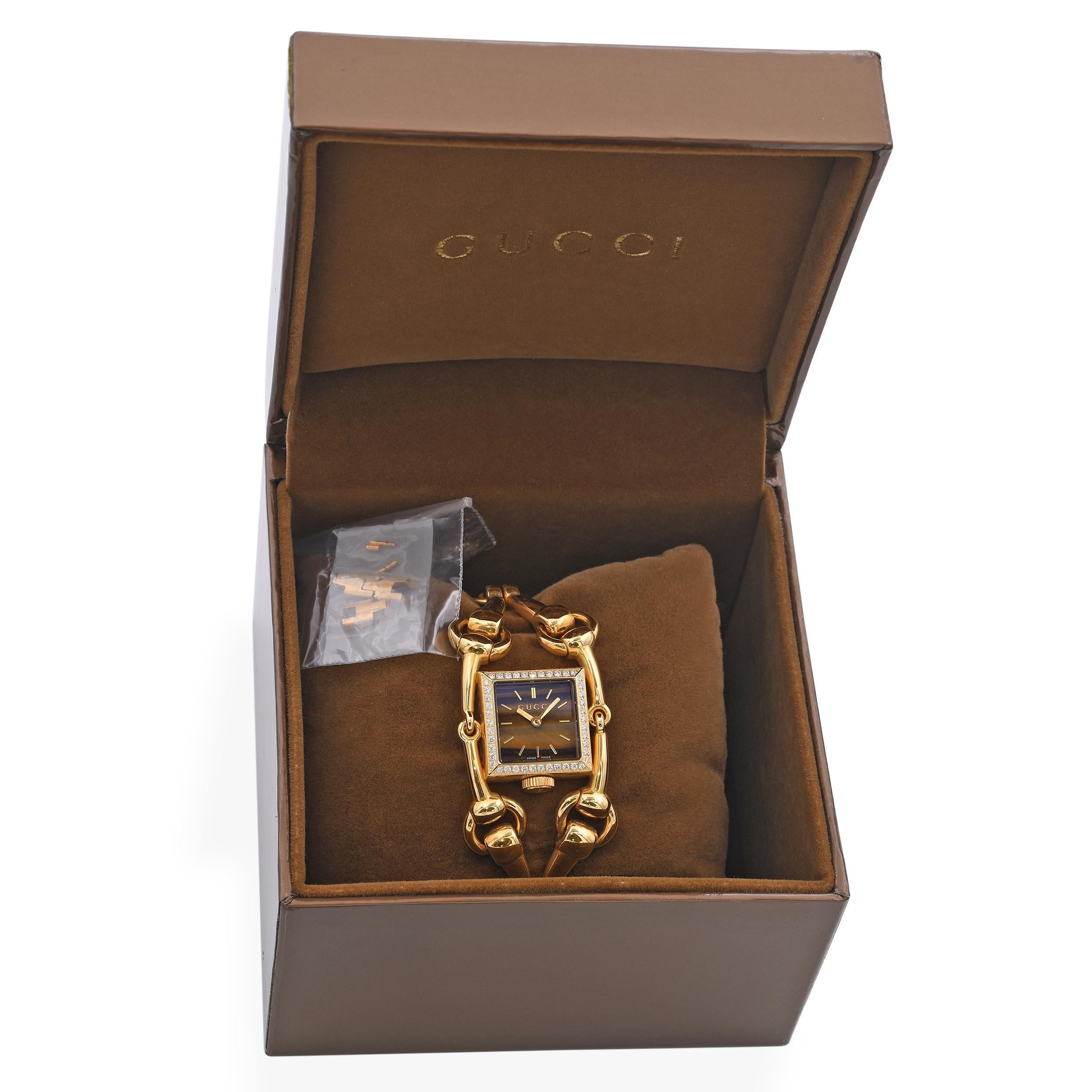 Gucci 18K Gelbgold Horsebit 'Signoria' Diamant Lünette Tigers Eye Damenuhr (Rundschliff) im Angebot