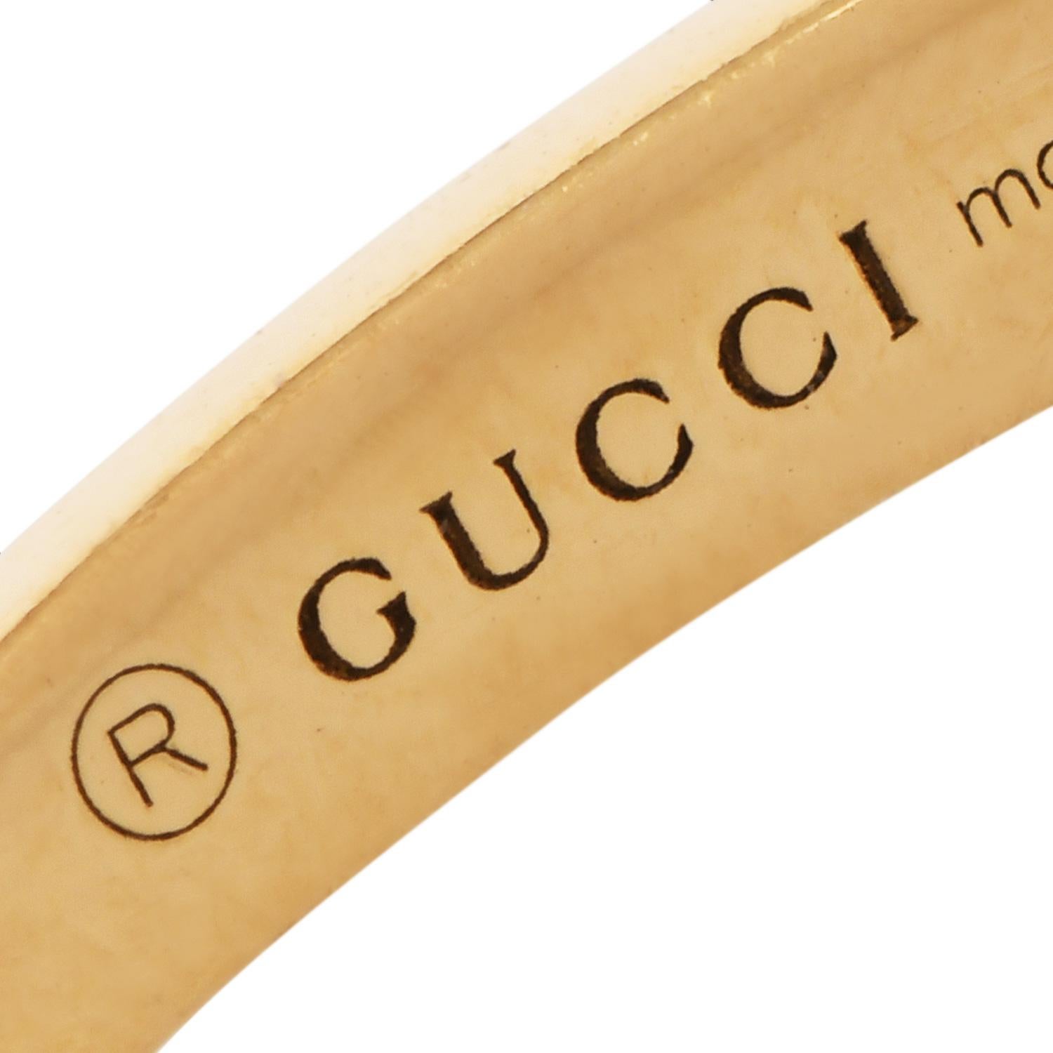 Gucci 18K Yellow Gold Interlocking GG Engraved Cuff Bracelet in vendita 1