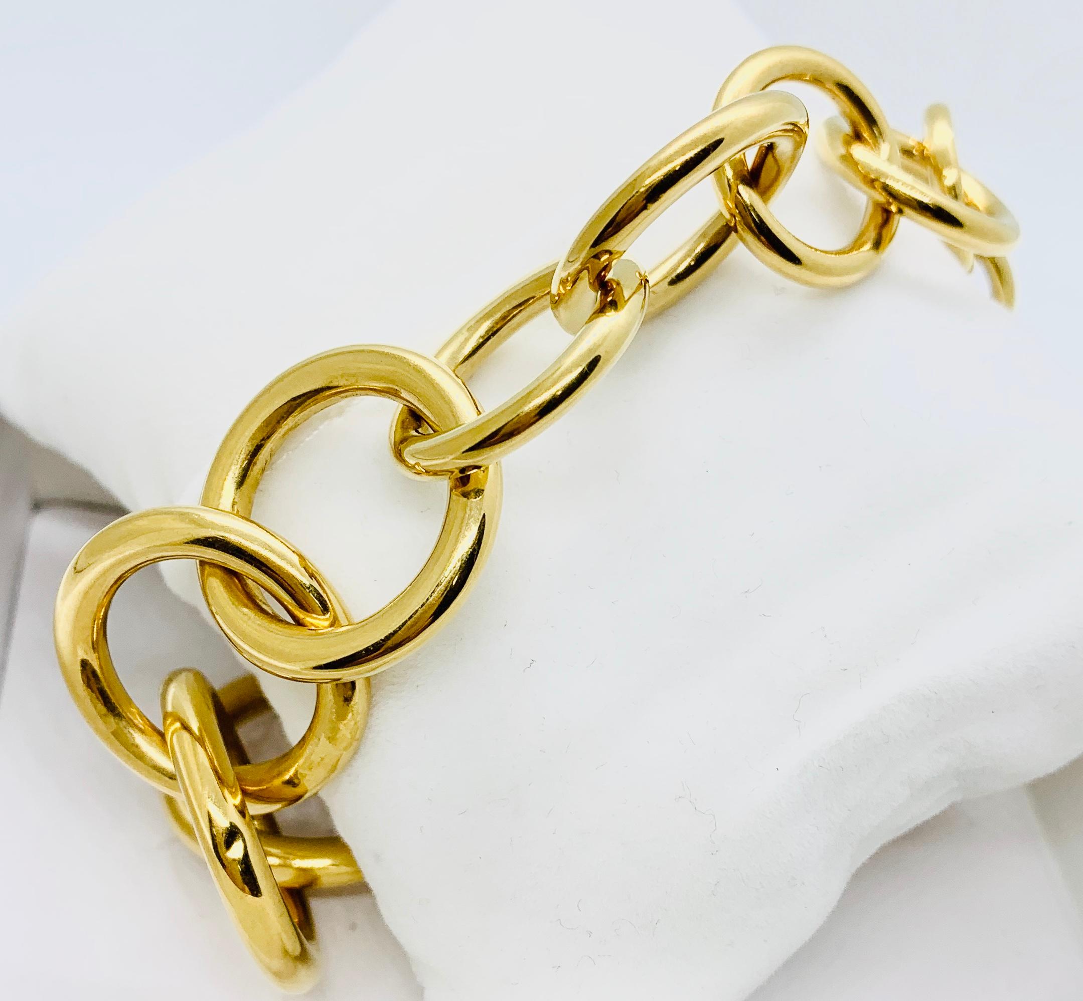 Gucci 18 Karat Gold Link Bracelet with Toggle Clasp & Heart Shaped Center Piece 5