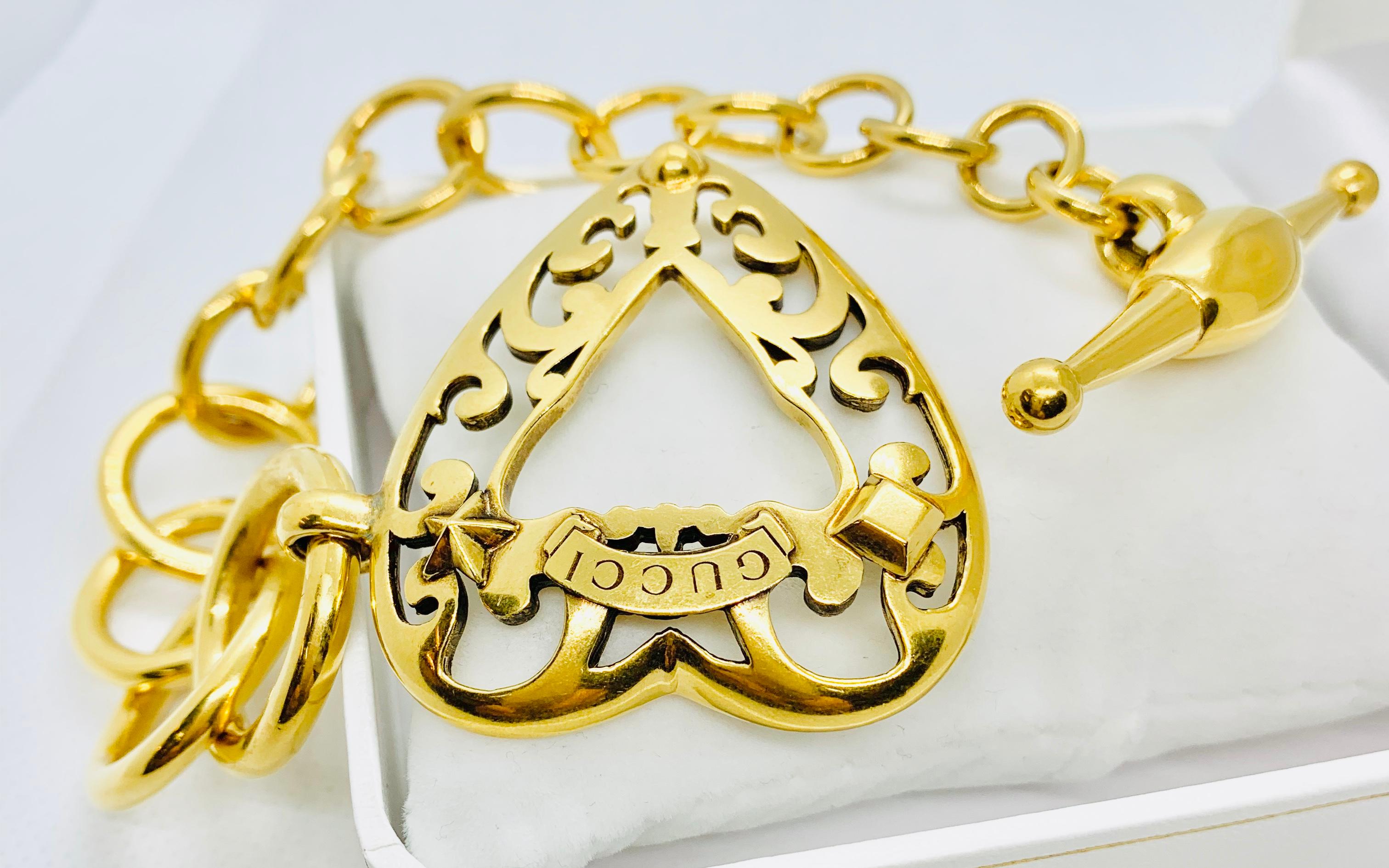 Gucci 18 Karat Gold Link Bracelet with Toggle Clasp & Heart Shaped Center Piece 6