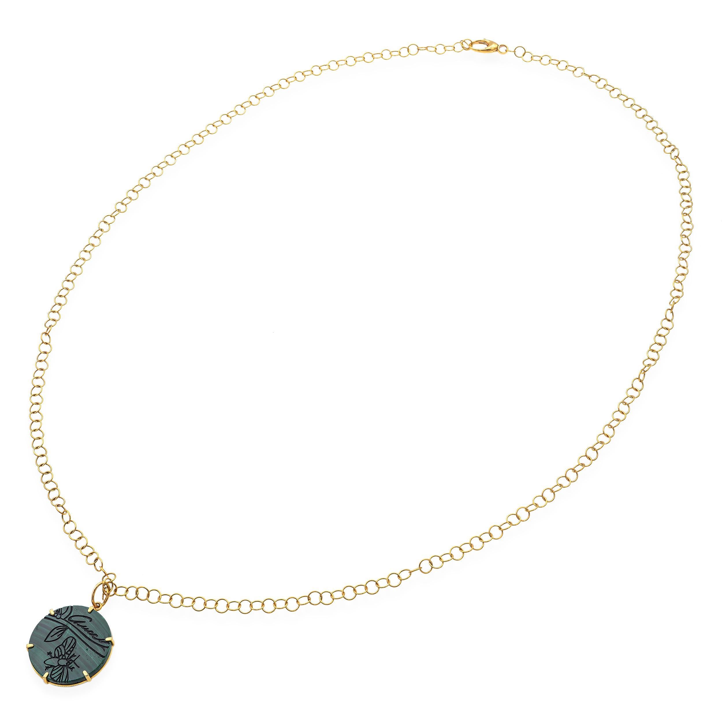 Gucci 18K Gelbgold Malachit Flora St. Tropez Anhänger Halskette (Rundschliff) im Angebot