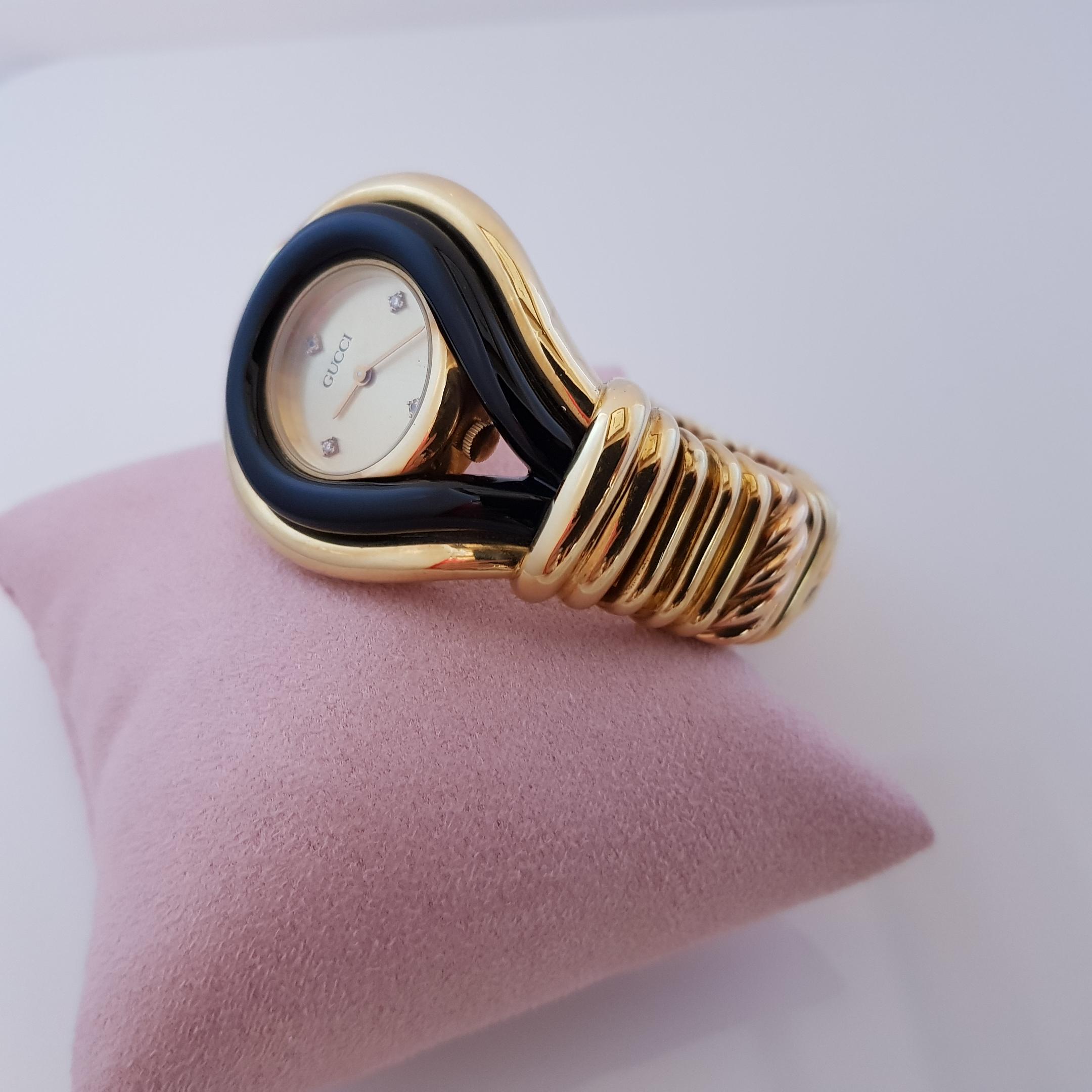 Gucci 18 Karat Gold, Diamonds and Onyx Watch In New Condition For Sale In Florence, Tuscany