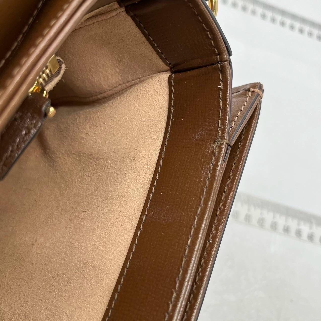 Gucci 1955 Horsebit Borsa a tracolla in pelle marrone caramello piccola in vendita 7