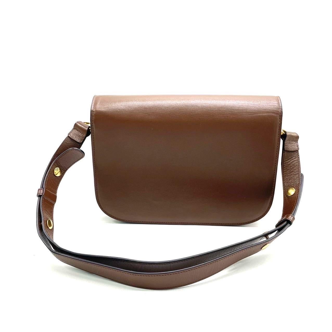 Gucci 1955 Horsebit Shoulder Bag Caramel Brown Small Leather
These are professional photos of the actual bag.
Made from premium calfskin leather in a classic neutral caramel brown color, this Gucci Horsebit 1955 shoulder bag is a must-have for any