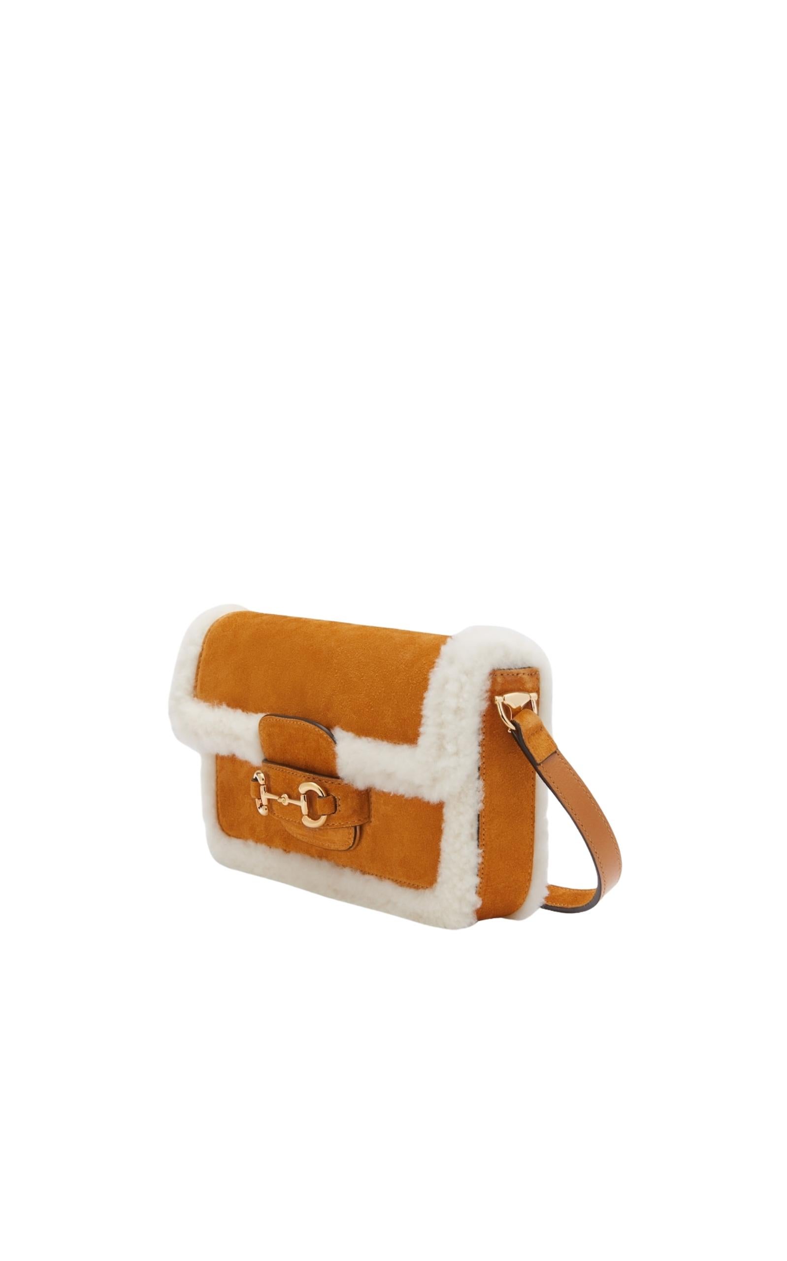 Gucci 1955 Horsebit Suede Tote Bag with Shearling-Trim In New Condition For Sale In Brossard, QC