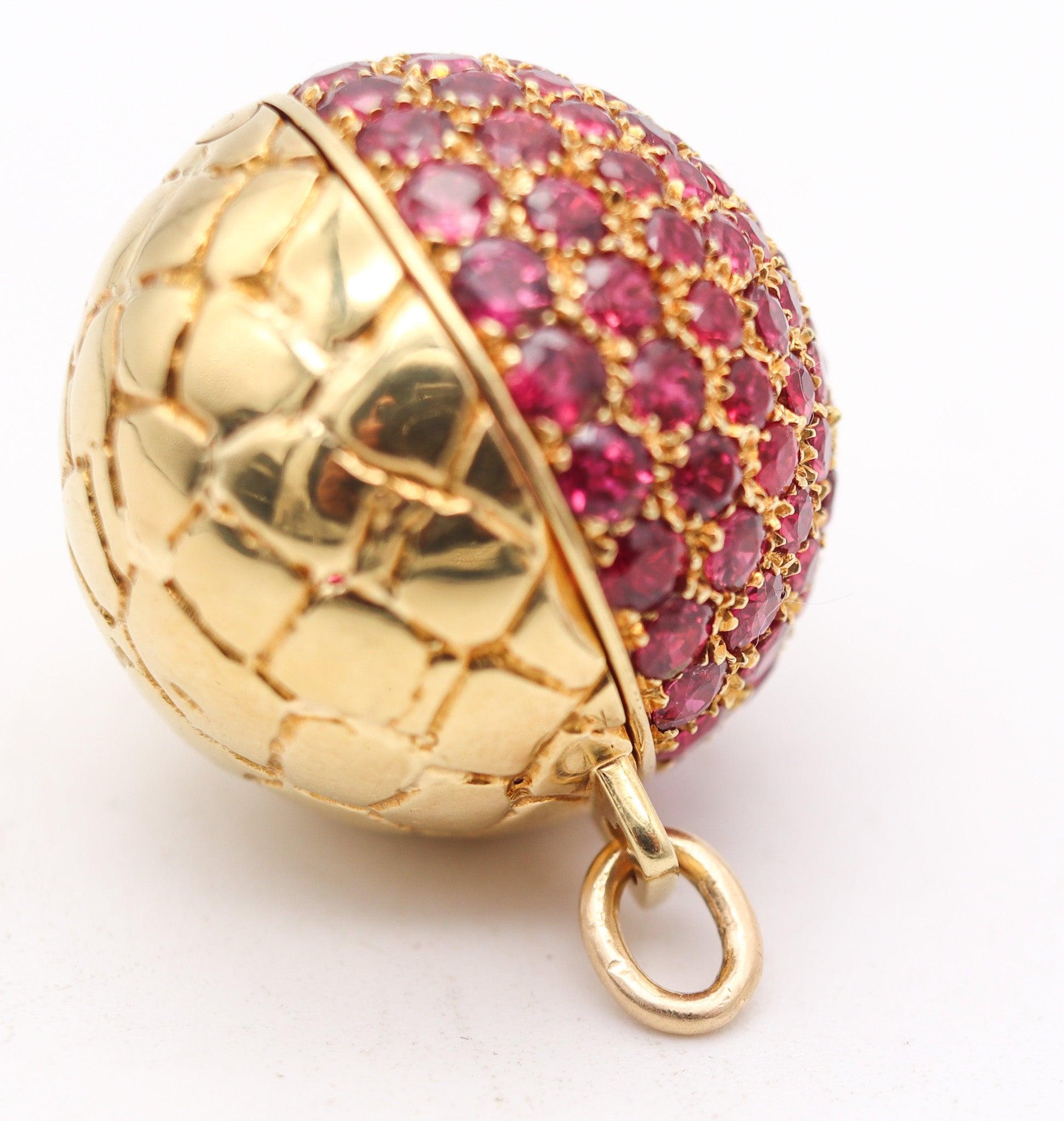 GUCCI 1970 Milano Secret-Box Ball Pendant In 18Kt Gold With 8.35 Ctw Rubies In Excellent Condition For Sale In Miami, FL