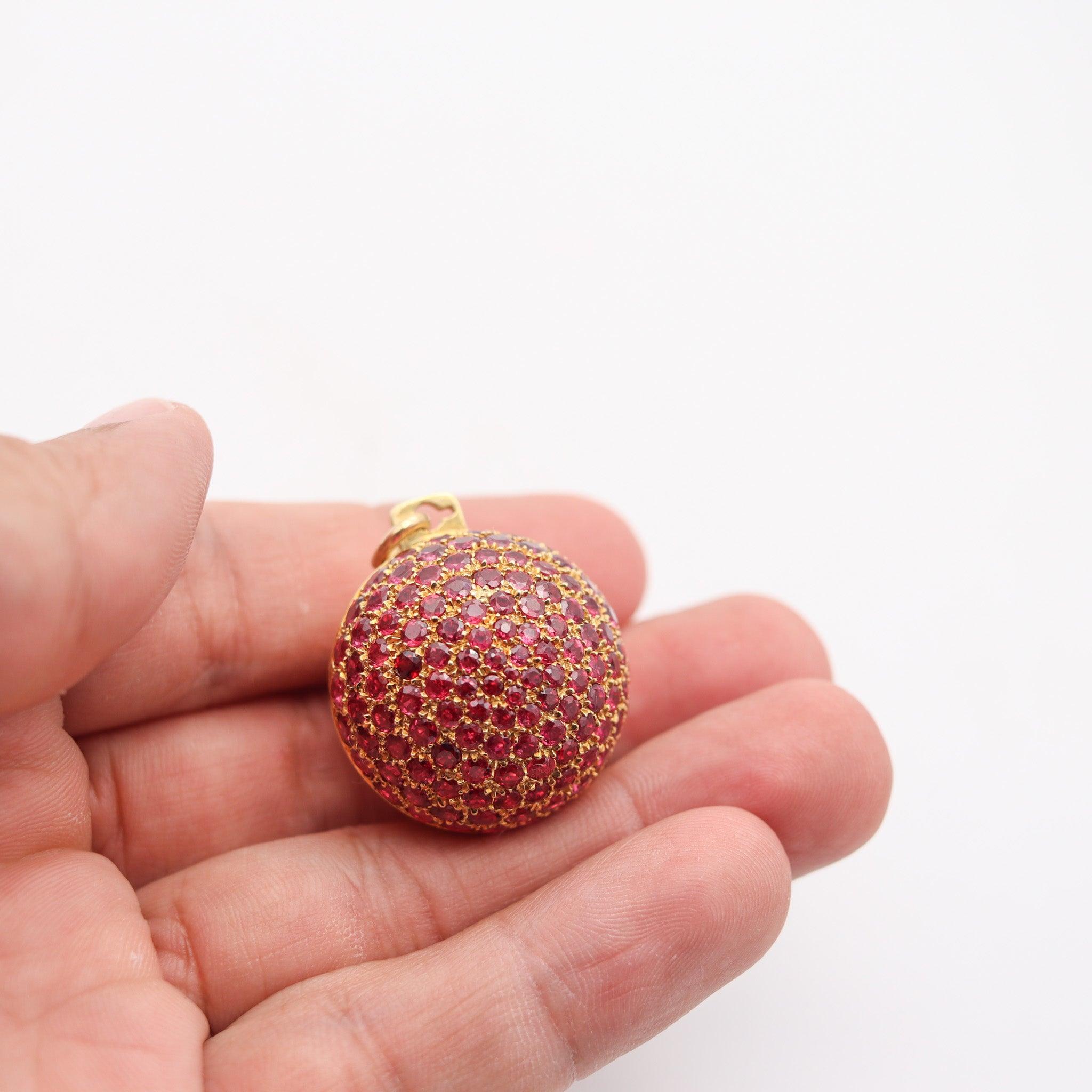 GUCCI 1970 Milano Secret-Box Ball Pendant In 18Kt Gold With 8.35 Ctw Rubies For Sale 1