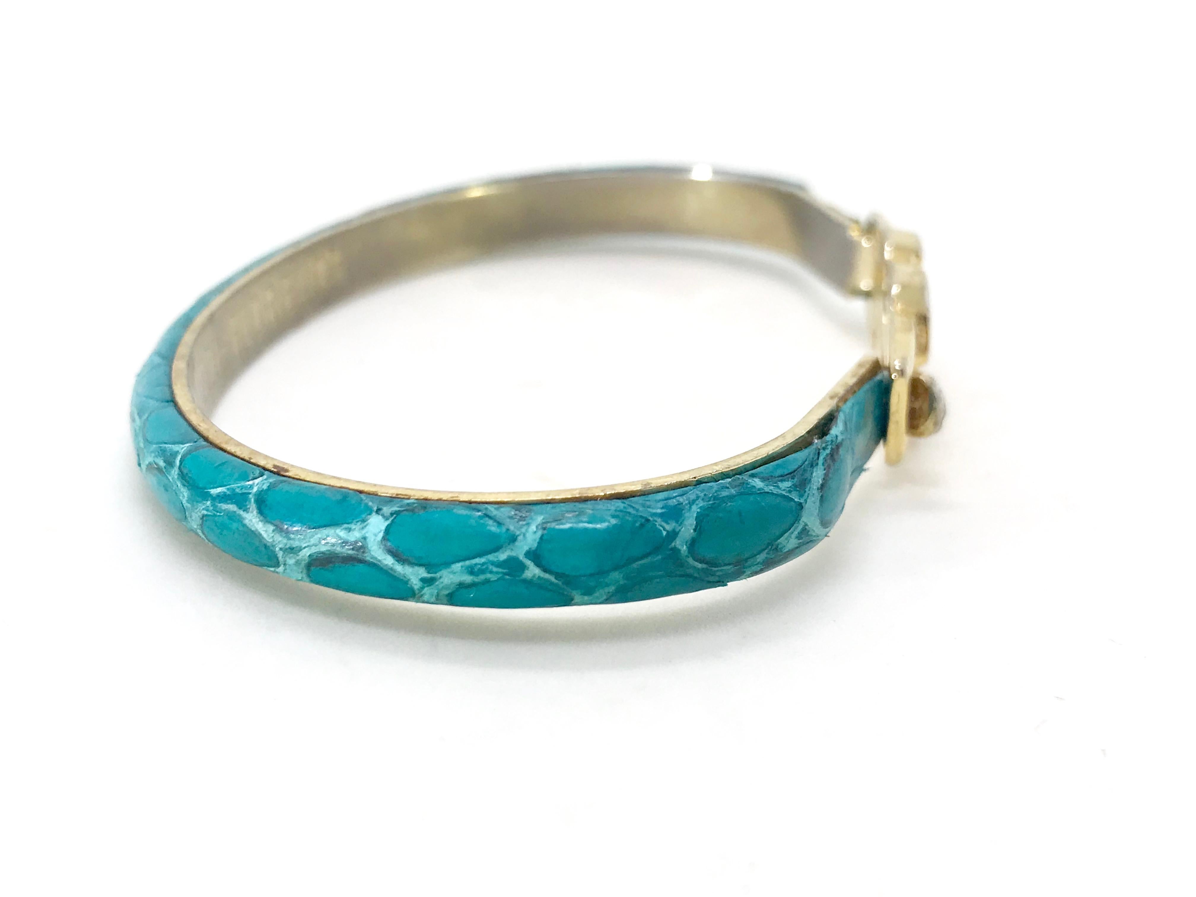 Gucci 1970s Vintage Bracelet Gold Plated and Teal Leather im Zustand „Gut“ in London, GB