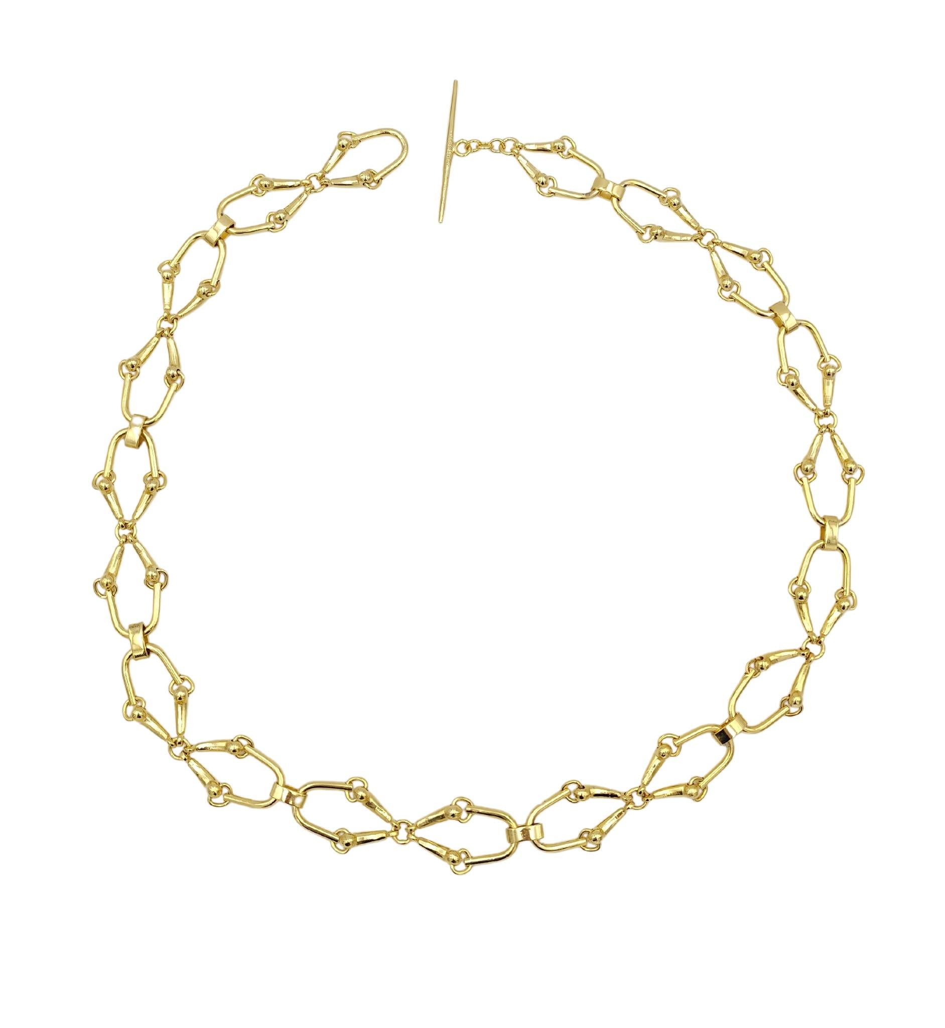 Gucci horsebit chain belt
1970s
Golden metal

Maximum length: 80 cm - 31.5 in

Great condition
Minor signs of age and use
