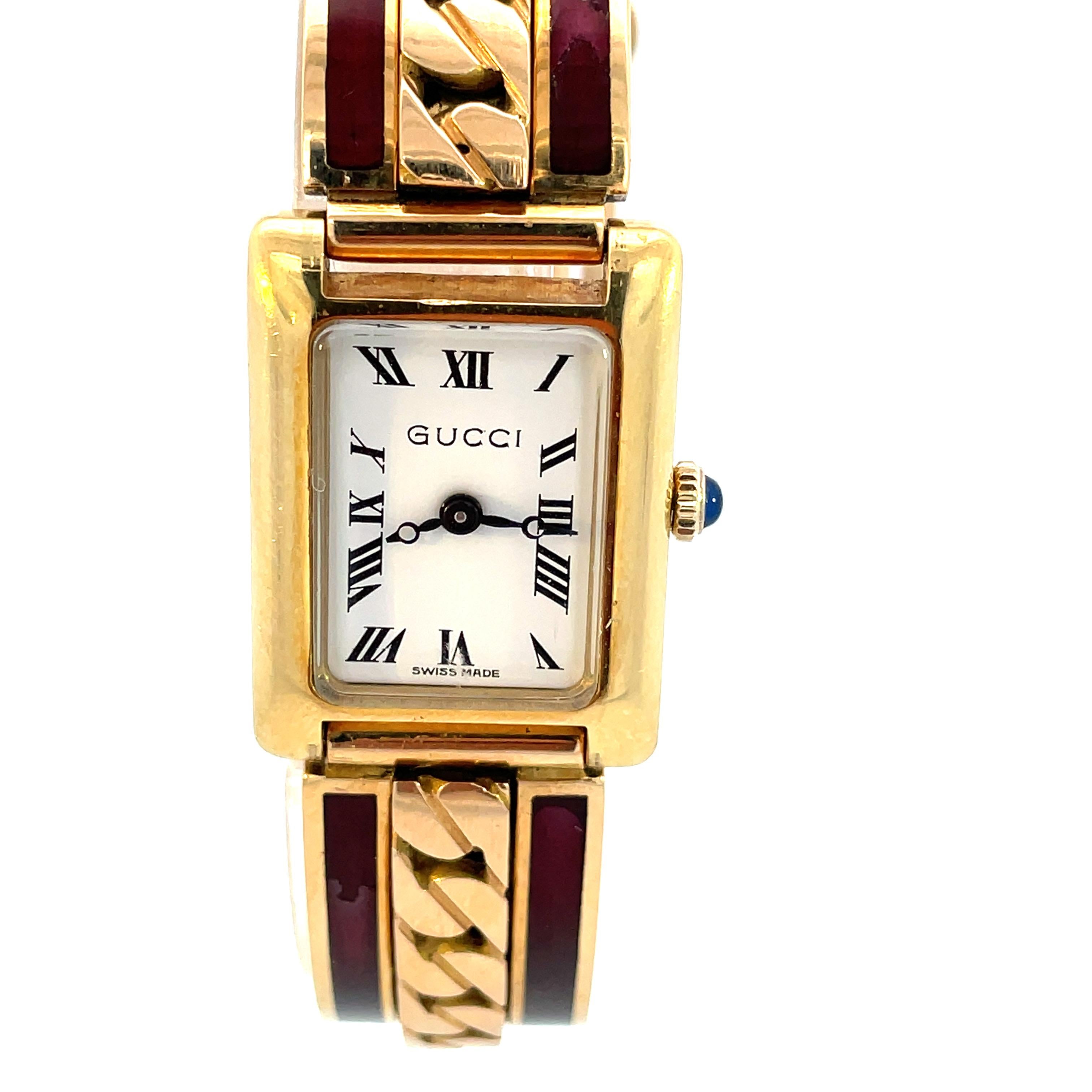 Rare Gucci Bracelet Buckle Watch in yellow gold 18kt and Bordeaux enamel.
White Dial with Roman Numbers,Rectangular case with cabochon Sapphire winding.
Manual Winding movement, Signed Gucci Italy. 1970`s
Cm 17 x 2 adjustable size
`
Weight 104 grams