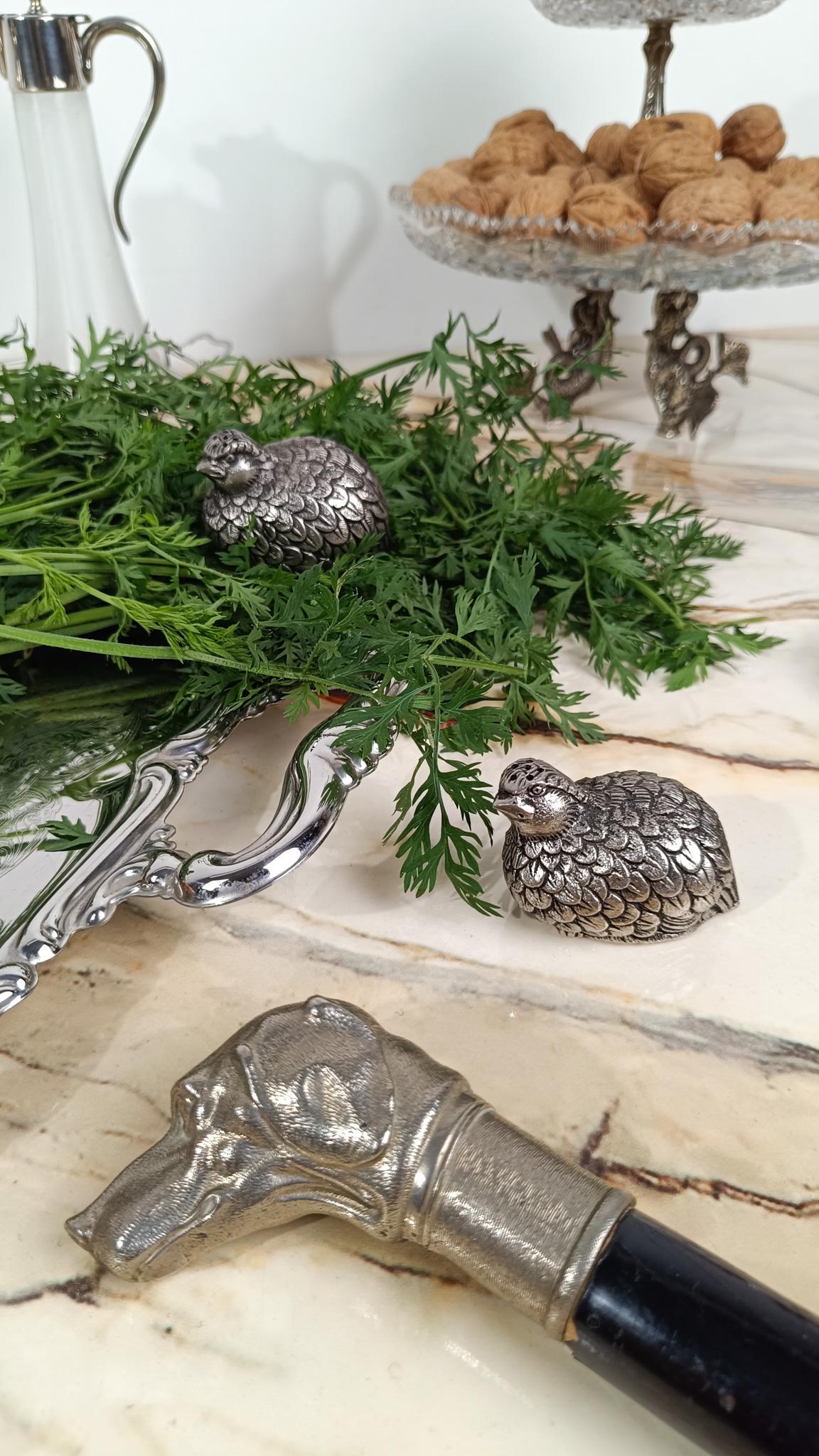 Mid-Century moderno Shakers sale e pepe Gucci anni '70 / Figurine di quaglie placcate in argento in vendita