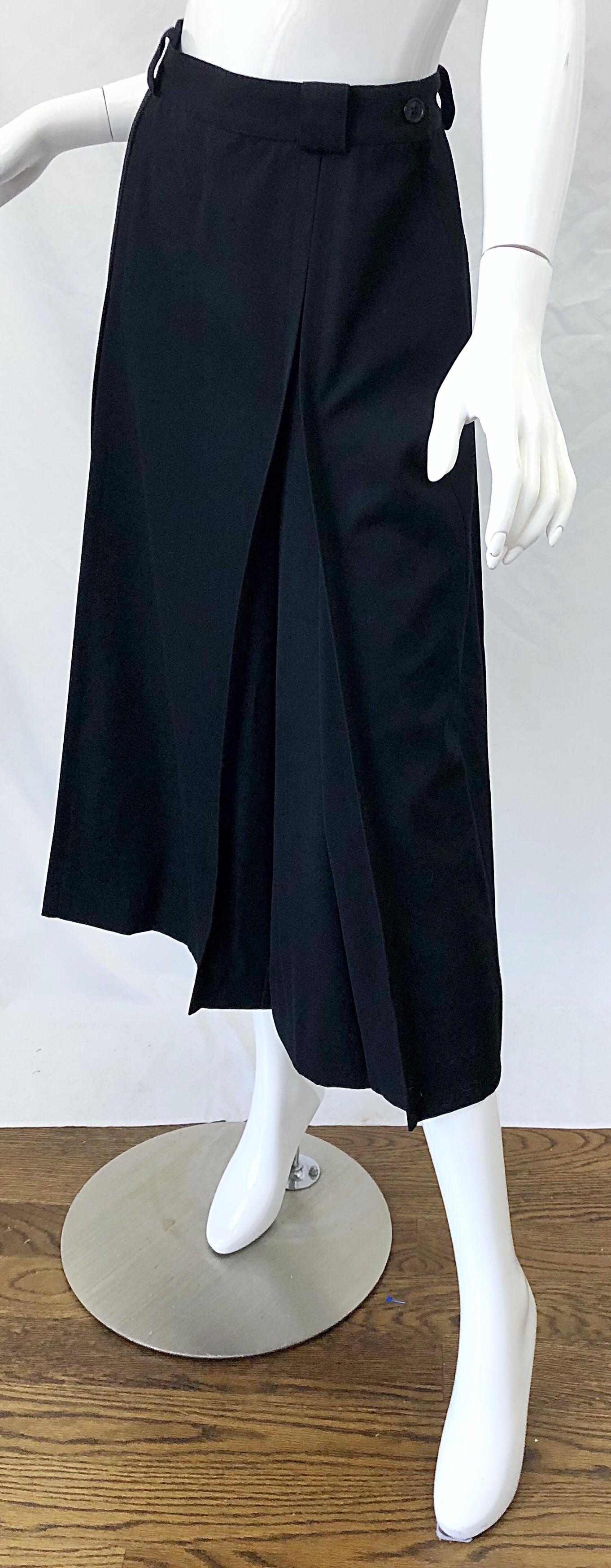 Gucci 1970 Taille 42 / US 6 Jupe midi plissée en gabardine de laine noire vintage des années 70 Pour femmes en vente