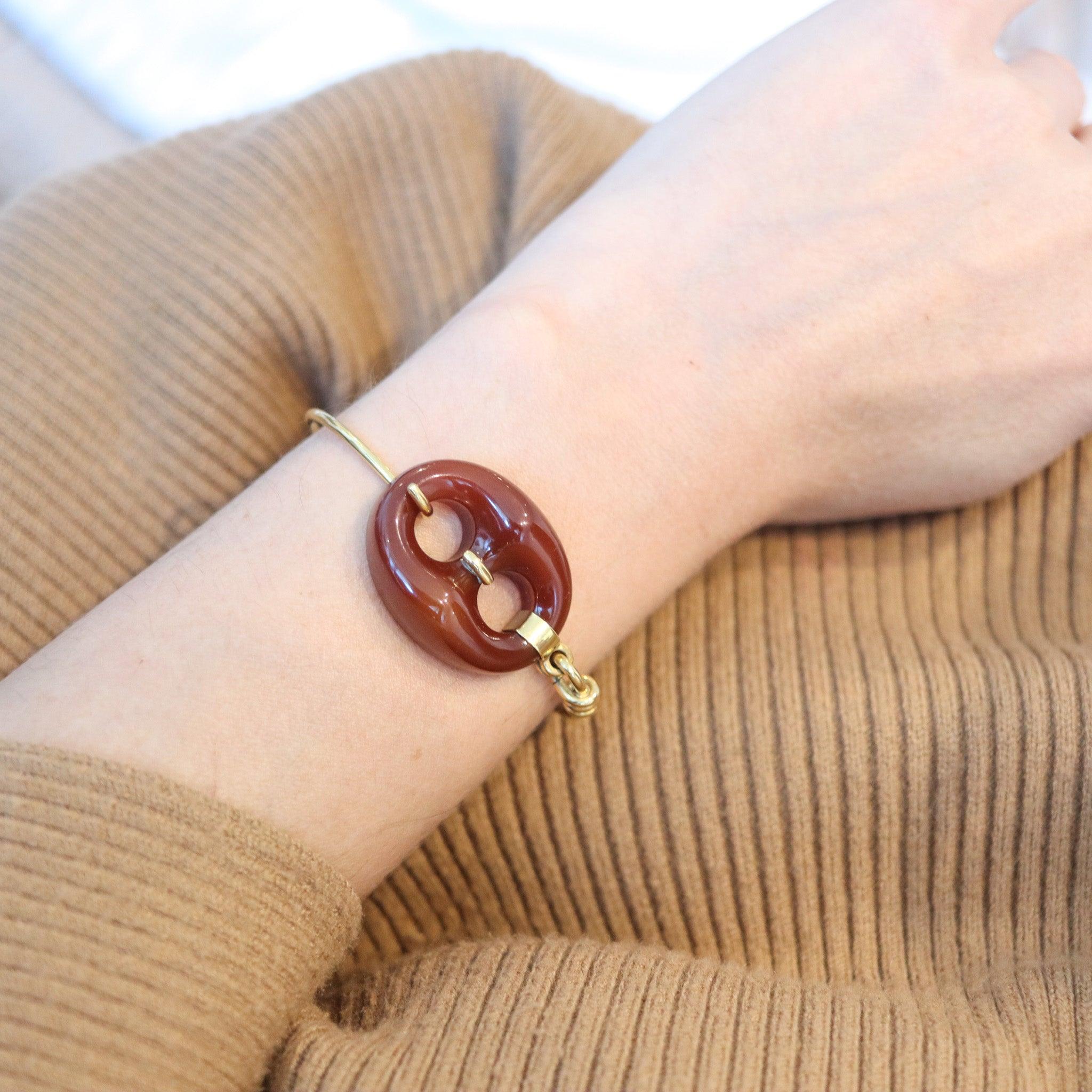 A rare mariner bangle bracelet designed by Gucci.

This is a very rare vintage bangle bracelet created in Firenze Italy by the house of Gucci, back in 1980. This bangle was crafted in solid yellow gold of 18 karats and embellished with one oversized
