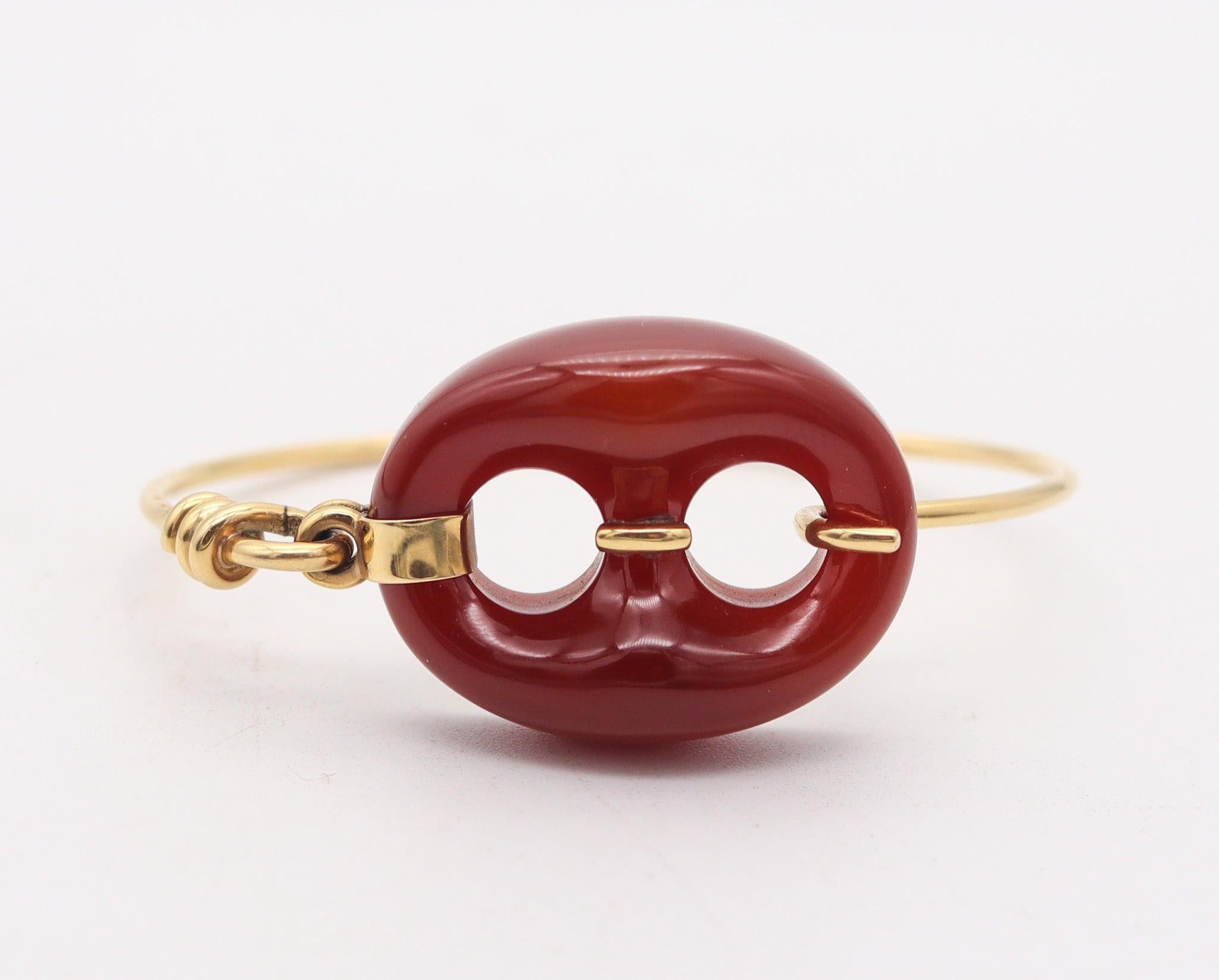 Modernist GUCCI 1980 Firenze Carved Agate Mariner link Bangle In 18Kt Yellow Gold