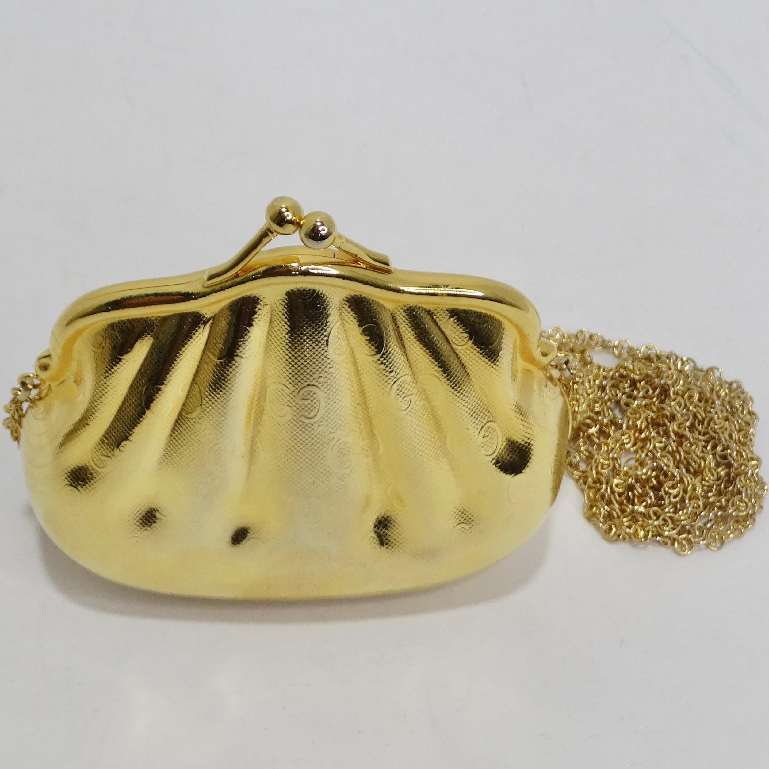 Gucci 1980s Gold Tone Metal Shell Minaudière Evening Bag In Excellent Condition For Sale In Scottsdale, AZ