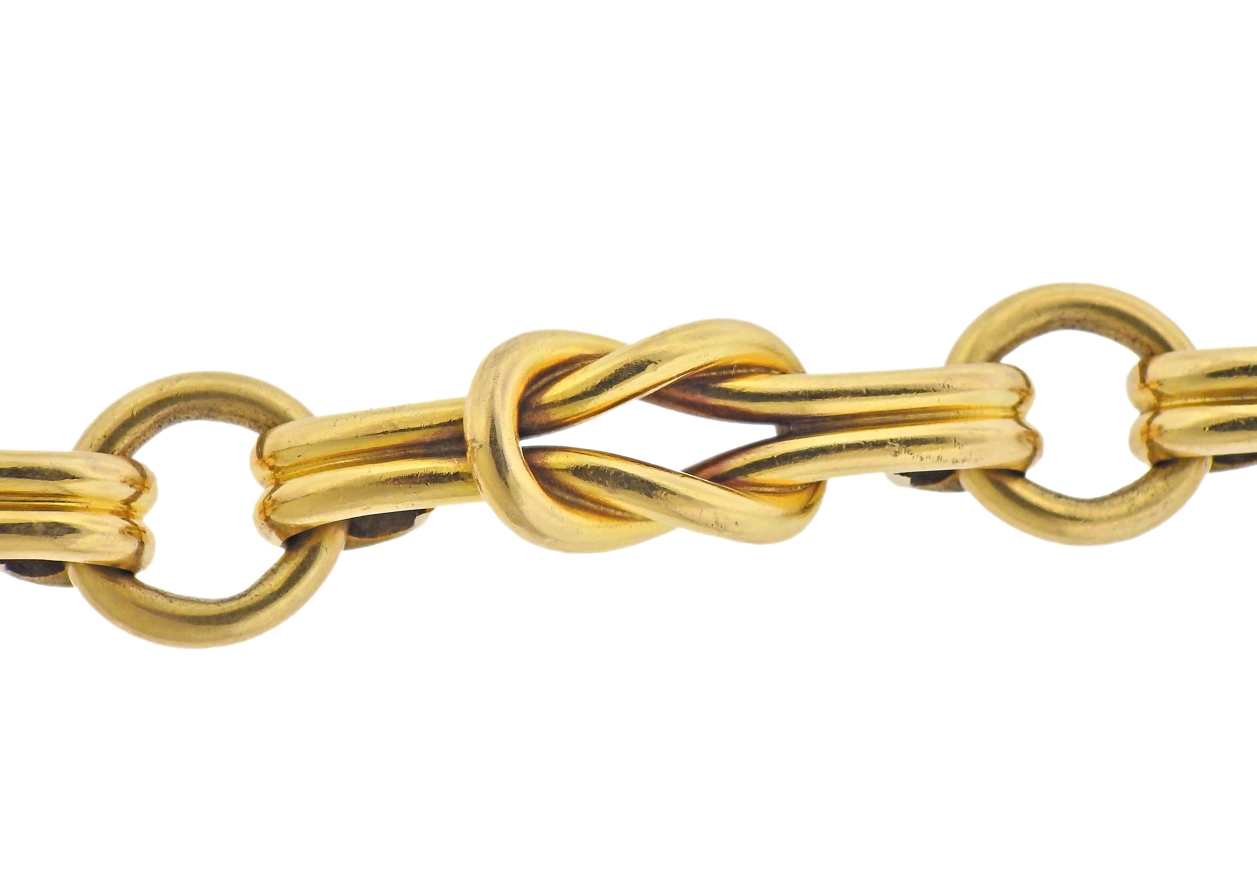 1980s vintage 18k gold Gucci bracelet, featuring Hercules knot design. Bracelet is 8