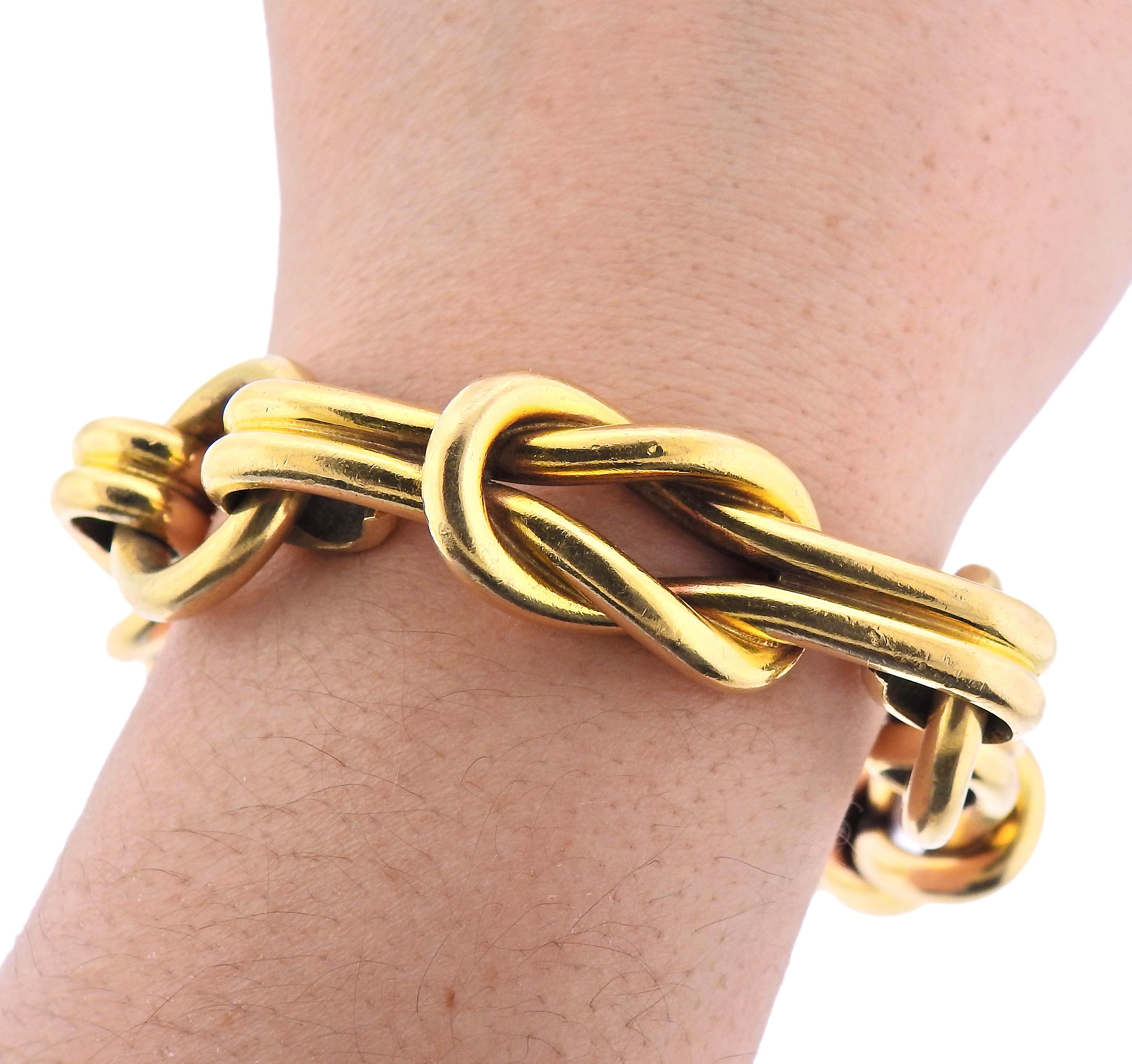 Gucci 1980s Hercules Knot Gold Bracelet In Excellent Condition In New York, NY
