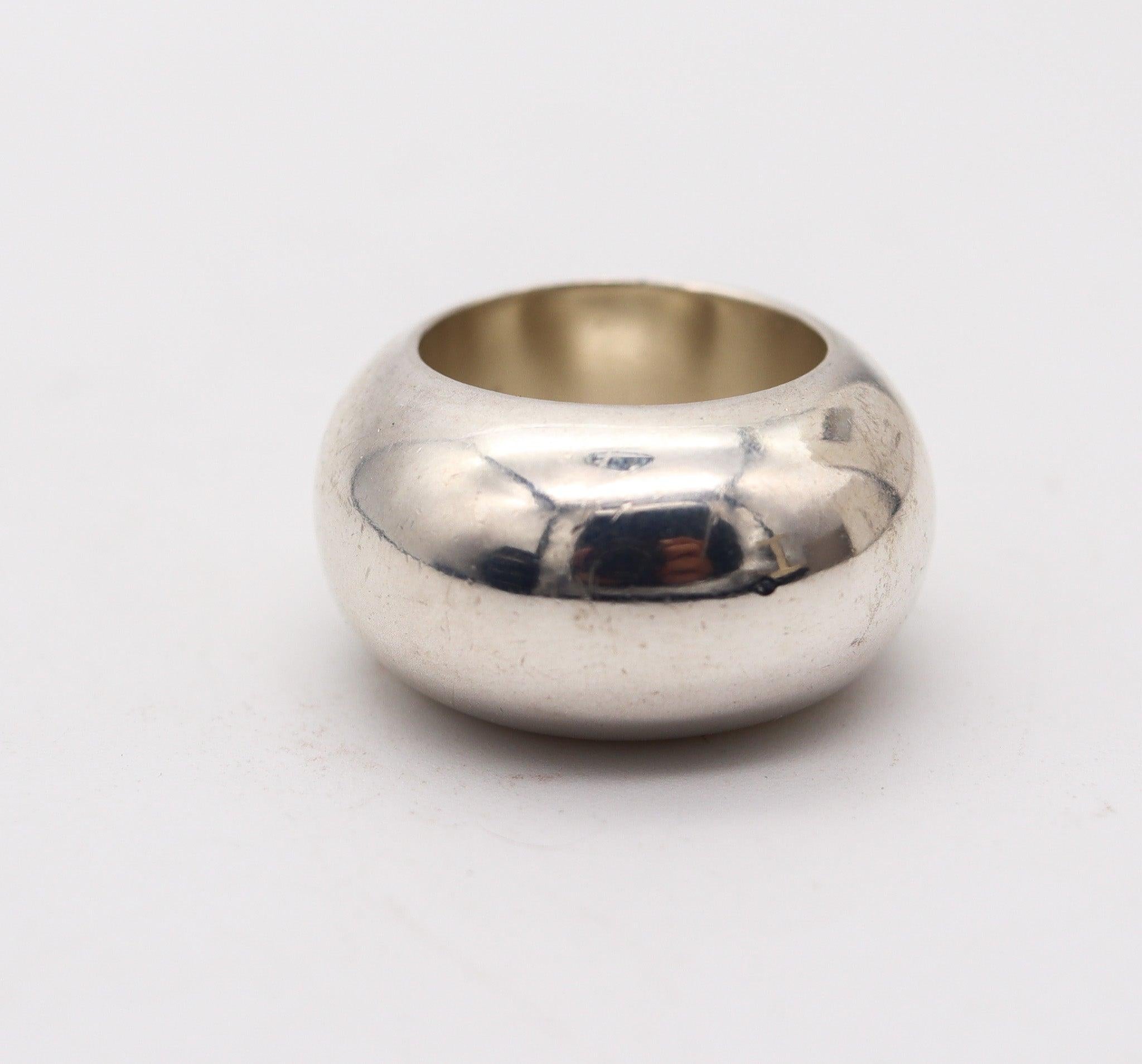 Modernista Gucci 1990 Firenze Anello in grassetto modernista con banda bombata in argento massiccio 925 in vendita