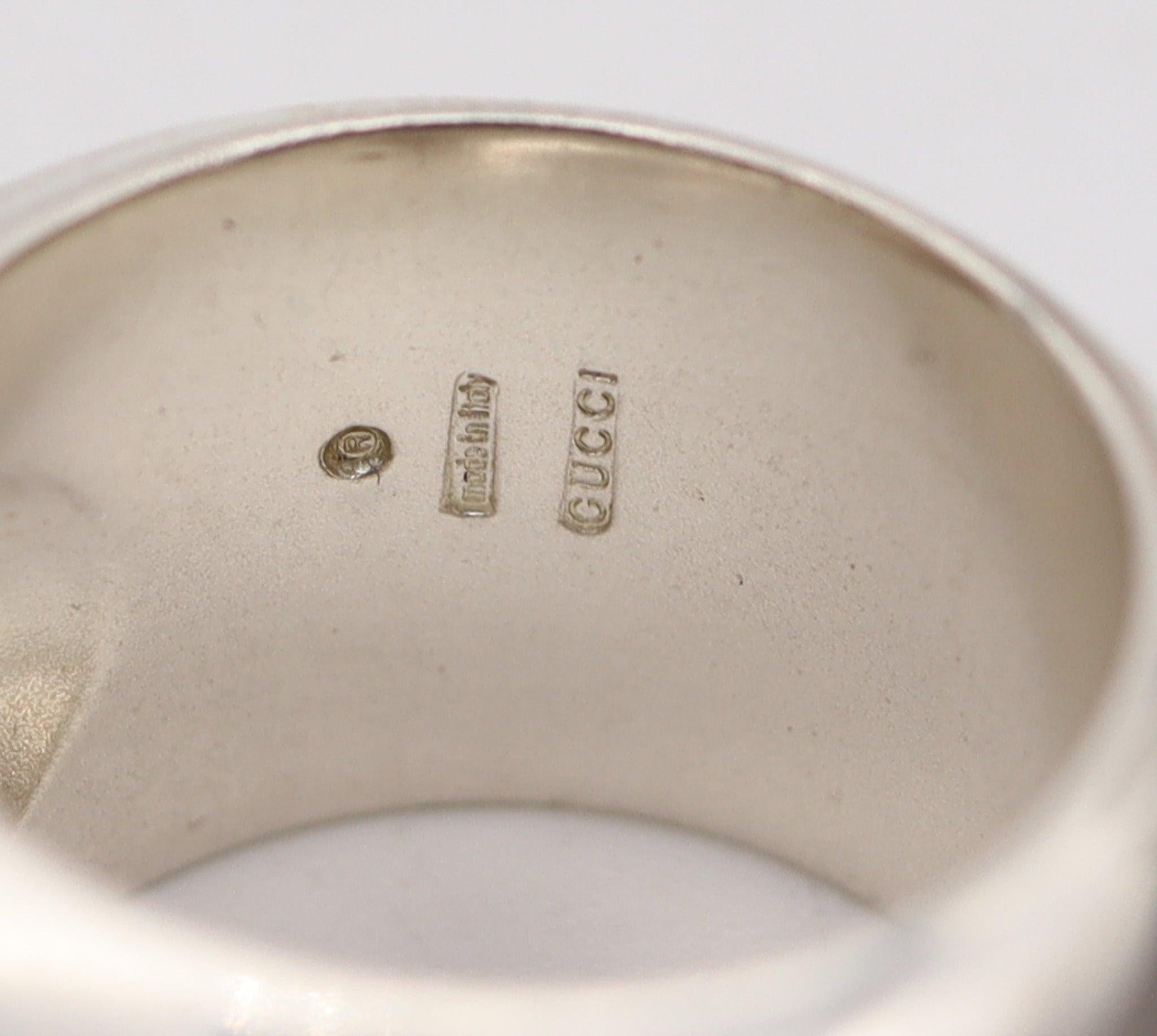 Gucci 1990 Firenze Anello in grassetto modernista con banda bombata in argento massiccio 925 In condizioni ottime in vendita a Miami, FL
