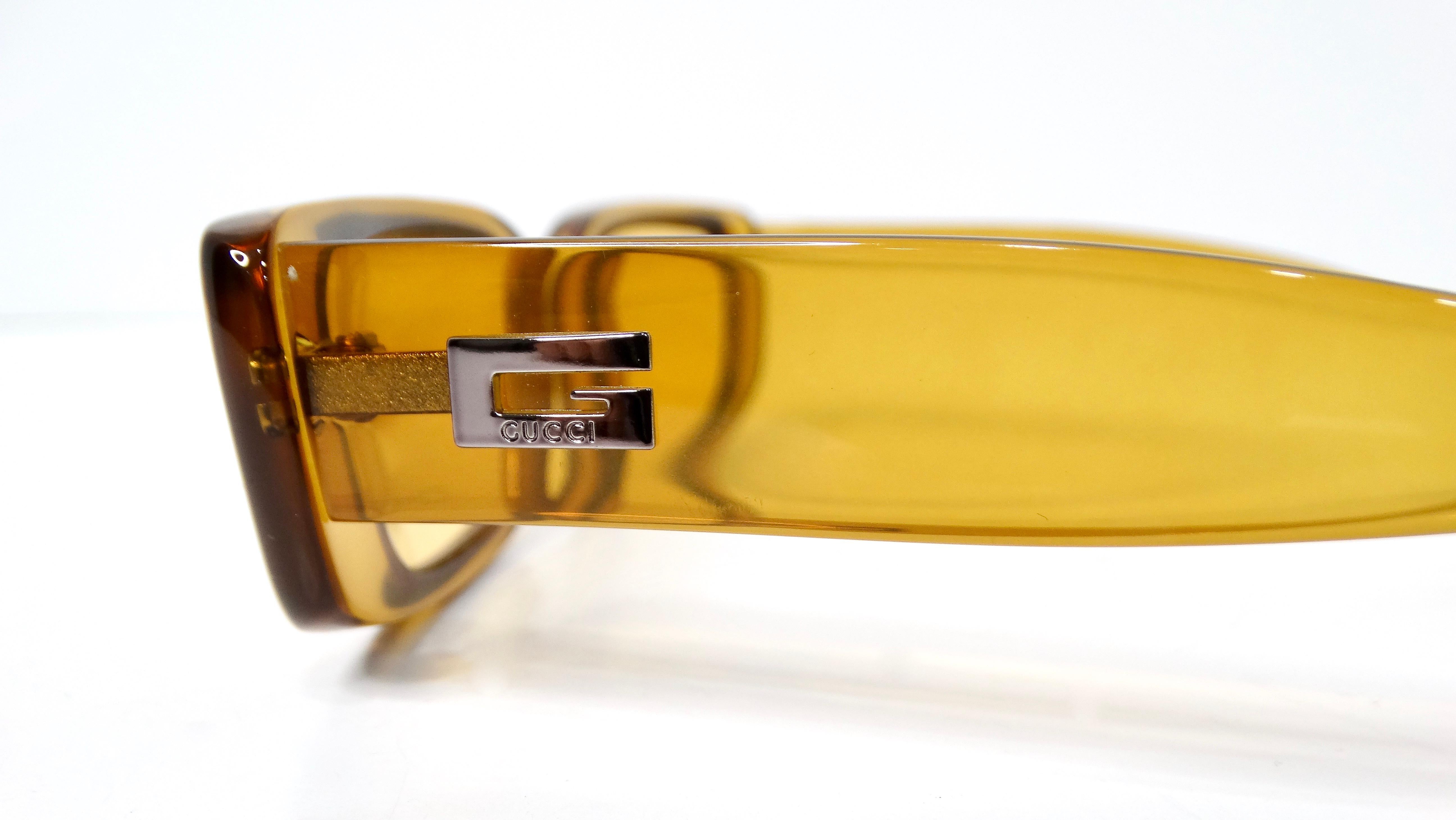 Occhiali da sole con montatura rettangolare Gucci 1990s GG2409 giallo traslucido colorato in vendita 1