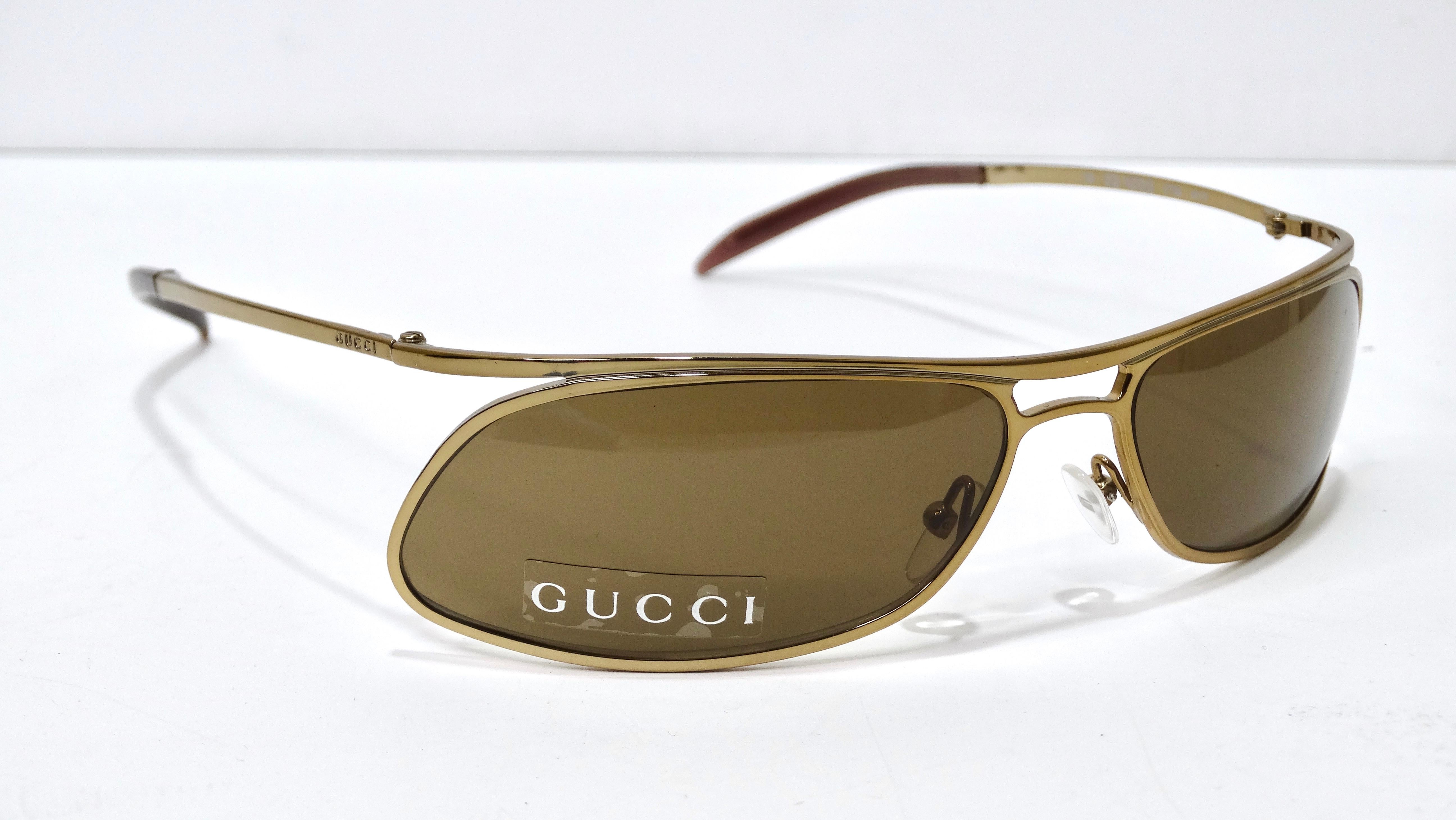 Vintage Gucci at it's best! Get a piece of the iconic fashion house with these deadstock sunglasses. Adding the right accessories to an outfit can really take it from zero to hero! Try it out with these cool and edgy sunglasses. Vintage is always