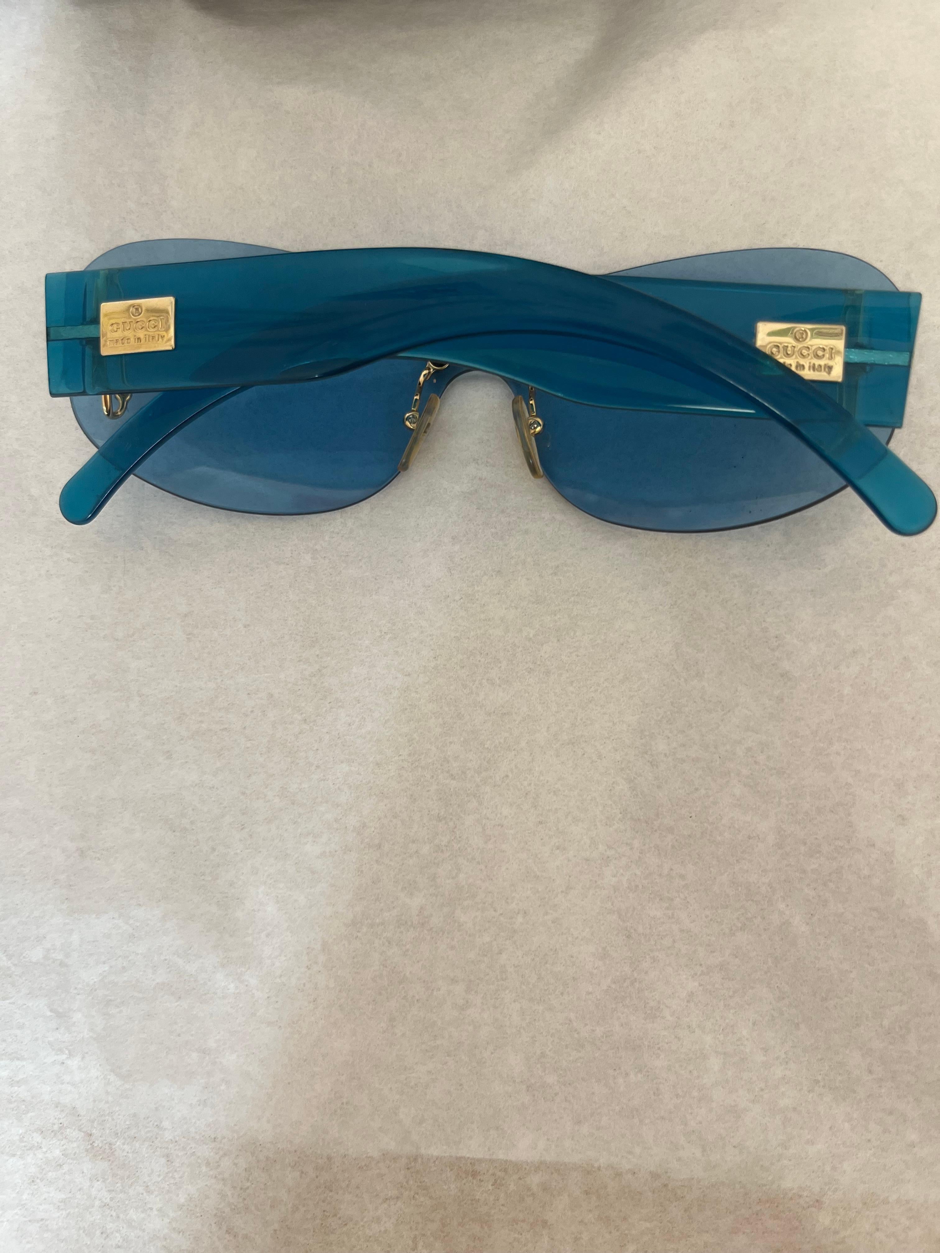 Gucci 1990s Sunglasses w/Case In Excellent Condition For Sale In Port Hope, ON