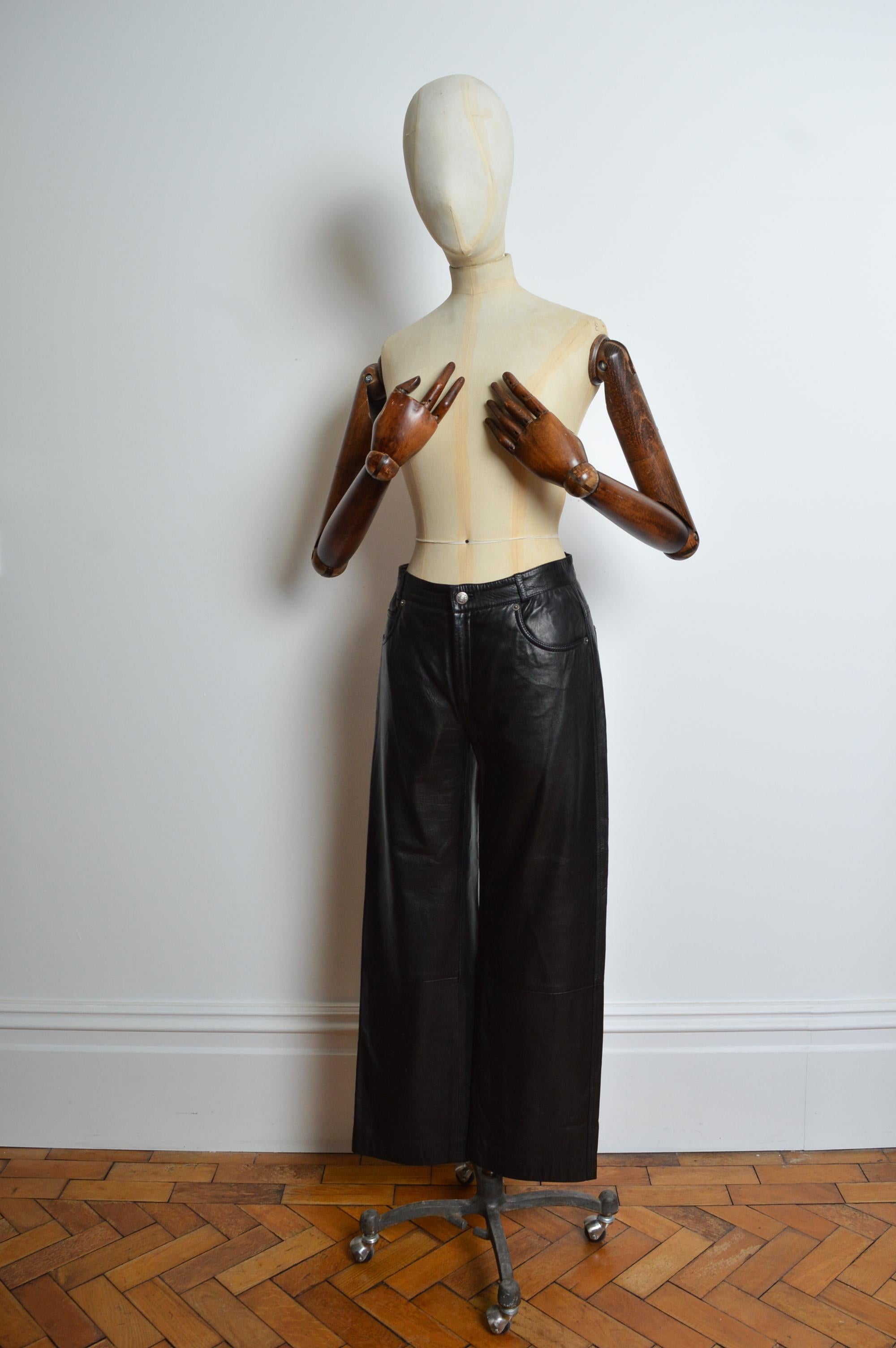 GUCCI 1998 by Tom Ford Black butter soft lamb skin leather pants - Trousers For Sale 7