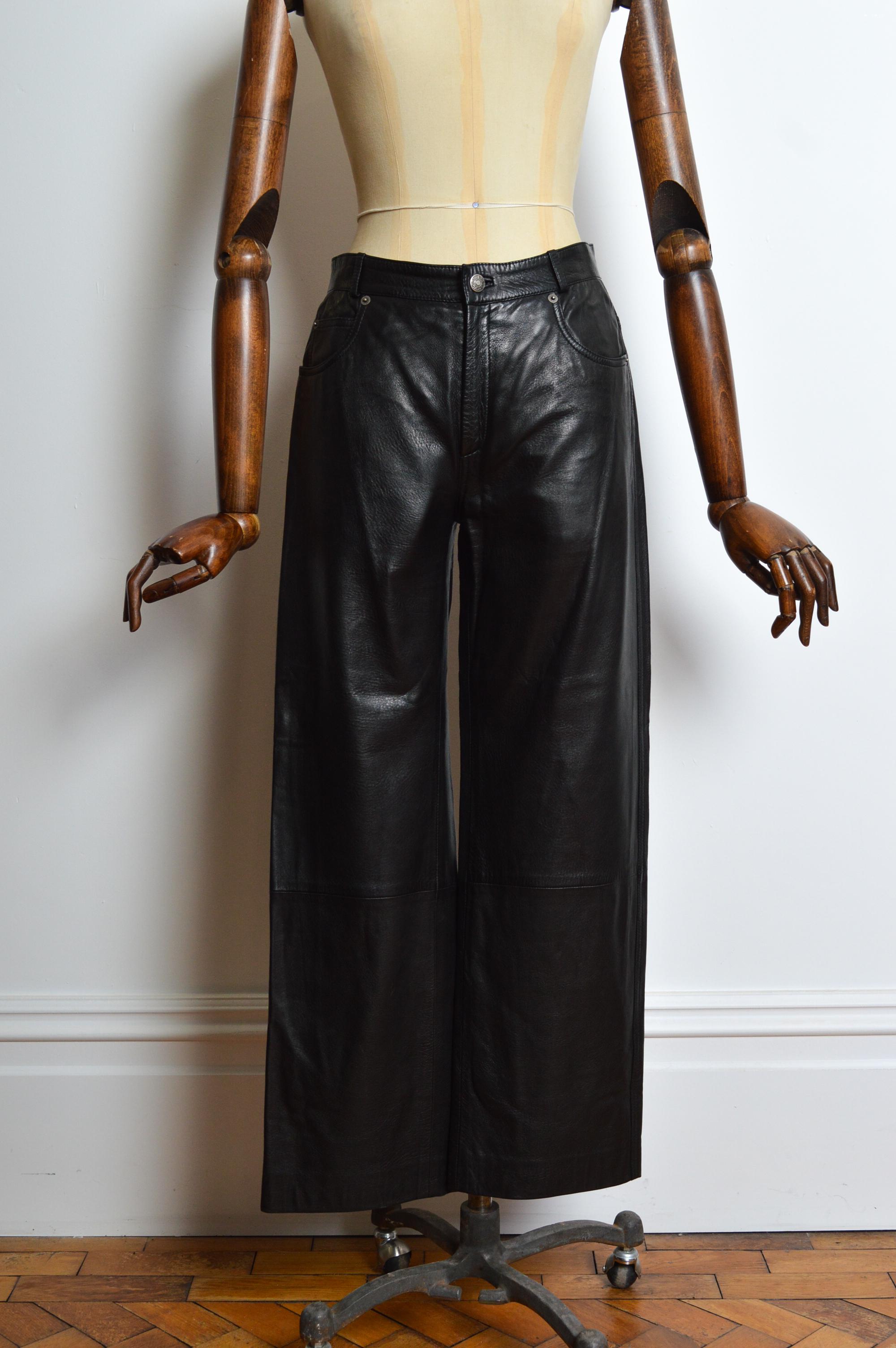 Superb Gucci leather pants crafted from the most beautiful butter soft black lamb skin featuring a classic 4 pocket design and zip / button closure.
Measurements provided in inches ;
Size; 30” waist 
Waist; 30” waist
Leg; 28”
Condition; 9/10