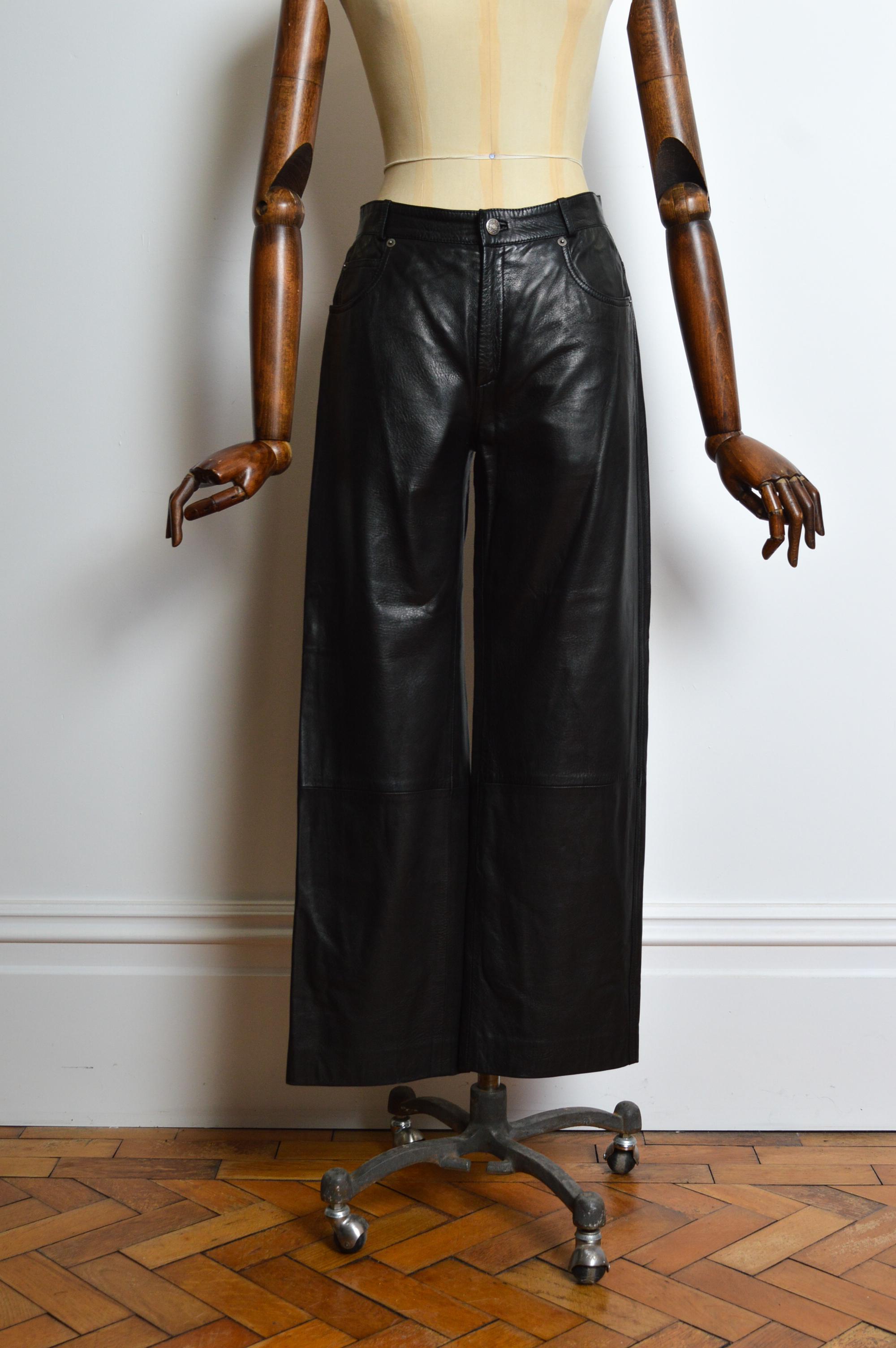 GUCCI 1998 by Tom Ford Black butter soft lamb skin leather pants - Trousers For Sale 5