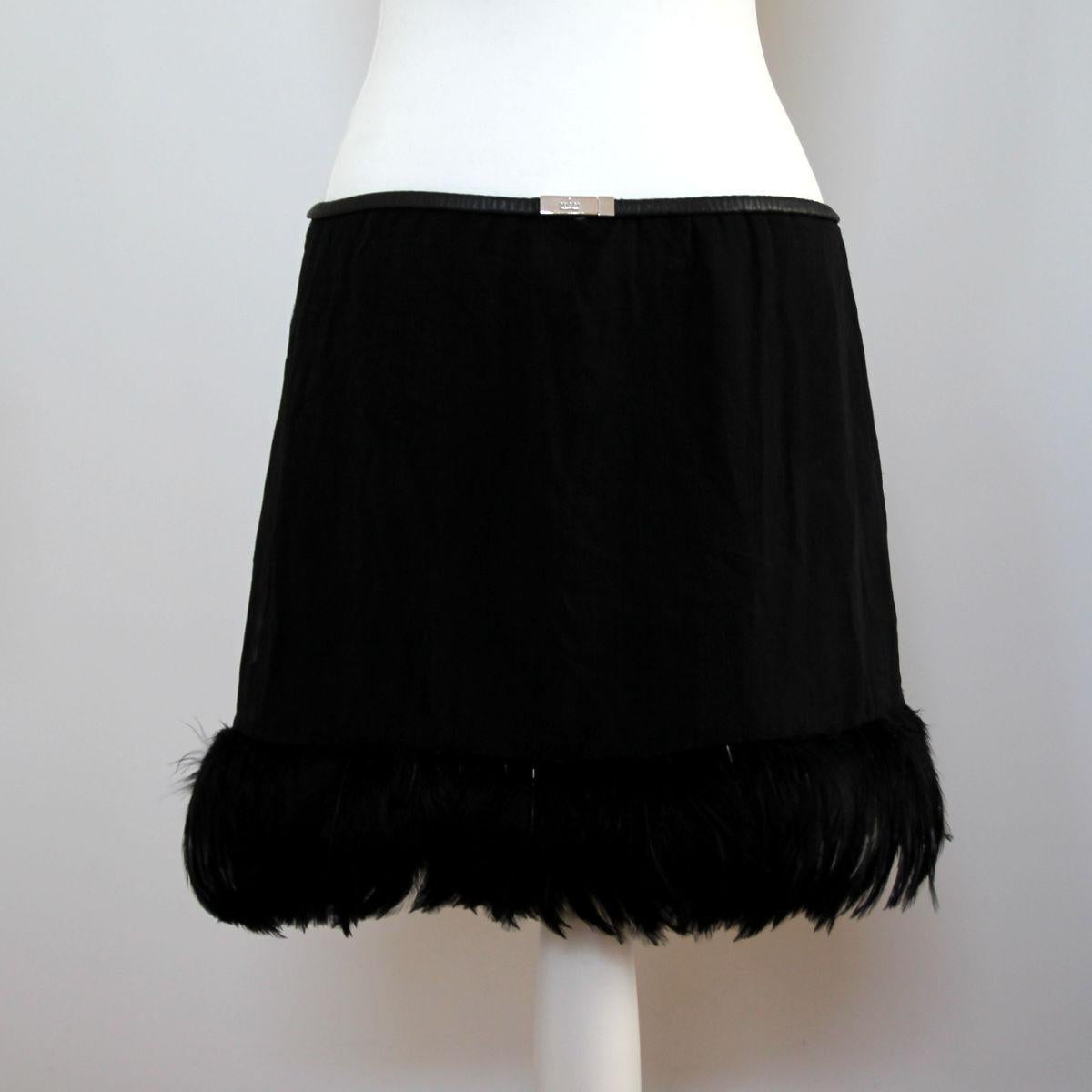 GUCCI 1999 Black Silk Chiffon Skirt With Feather Trim by Tom Ford In Good Condition In Arnsberg, NW