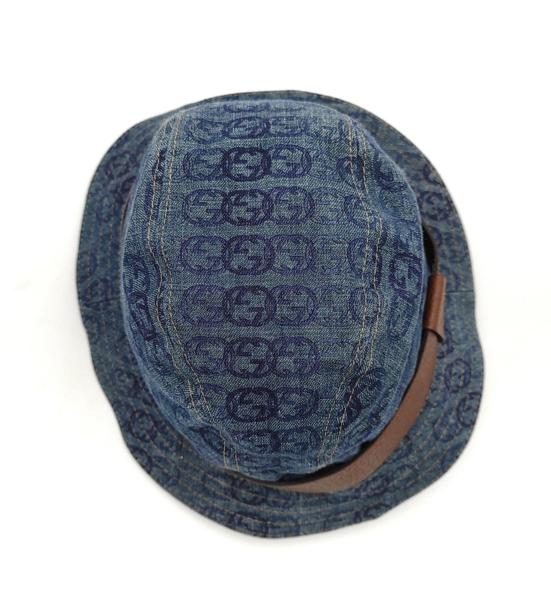 Women's or Men's Gucci 2000s denim monogram bucket hat For Sale