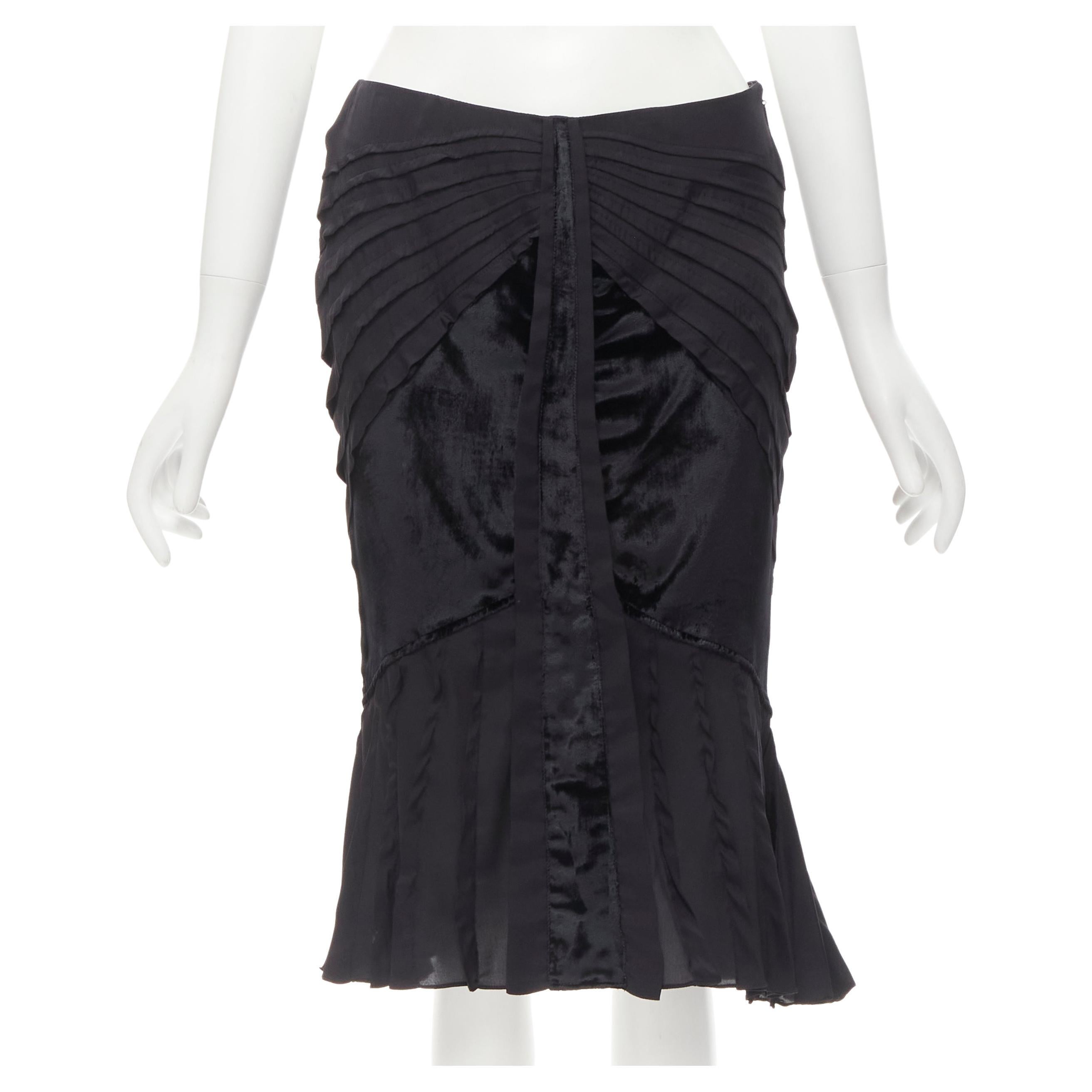 GUCCI 2004 Vintage Tom Ford Runway black silk velvet pleated flared skirt IT40 S