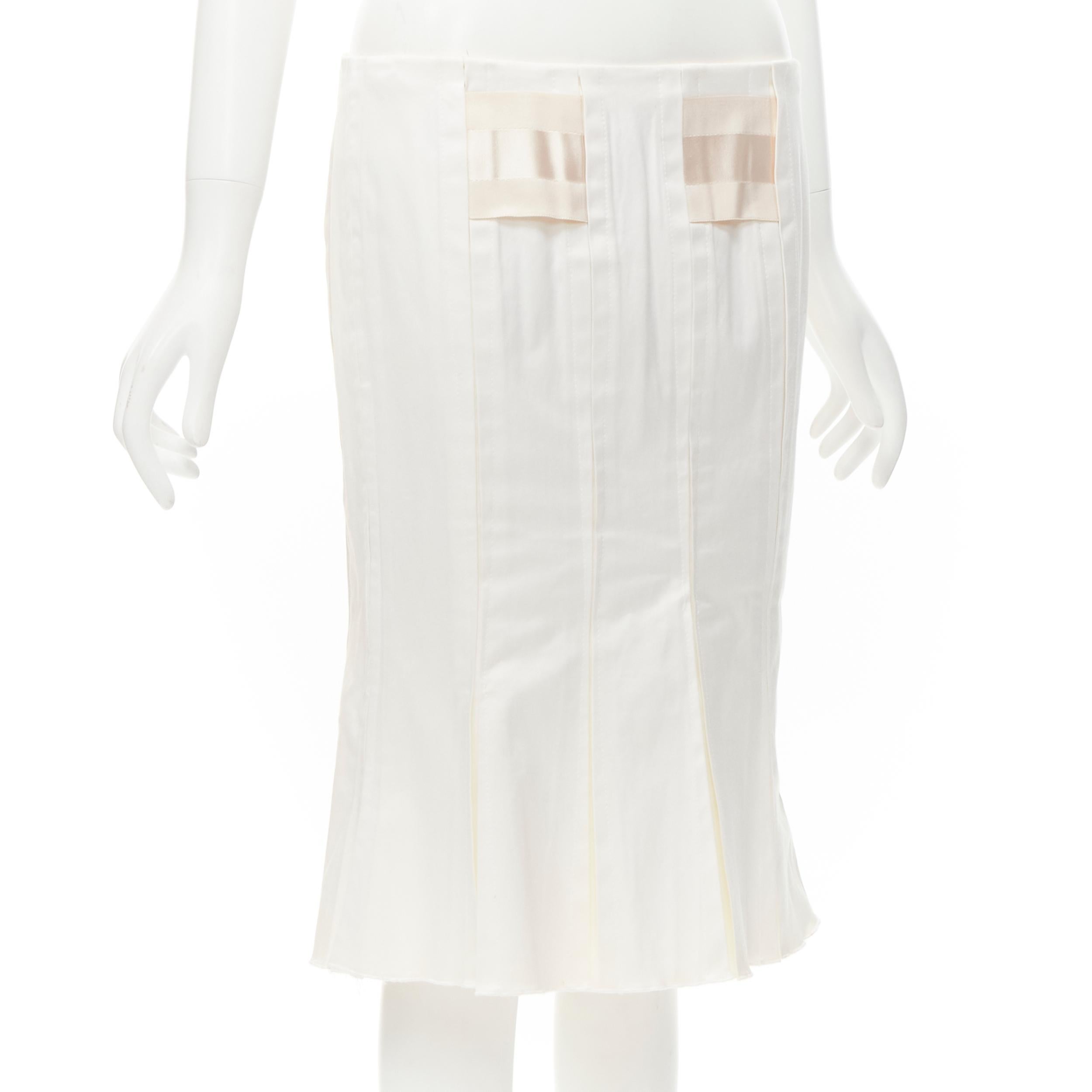 Gray GUCCI 2004 Vintage Tom Ford web grosgrain trim panel constructed pleated skirt For Sale