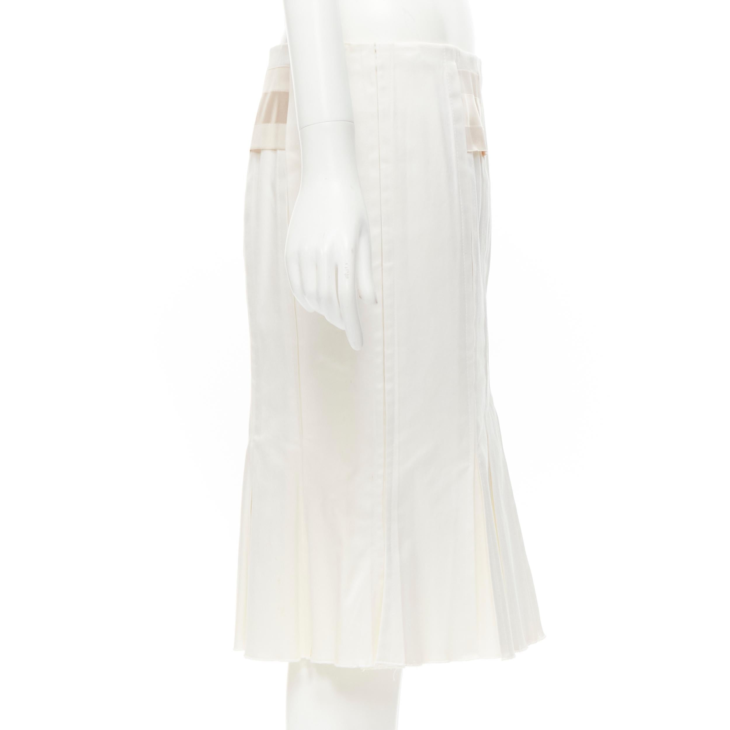 GUCCI 2004 Vintage Tom Ford web grosgrain trim panel constructed pleated skirt In Good Condition For Sale In Hong Kong, NT
