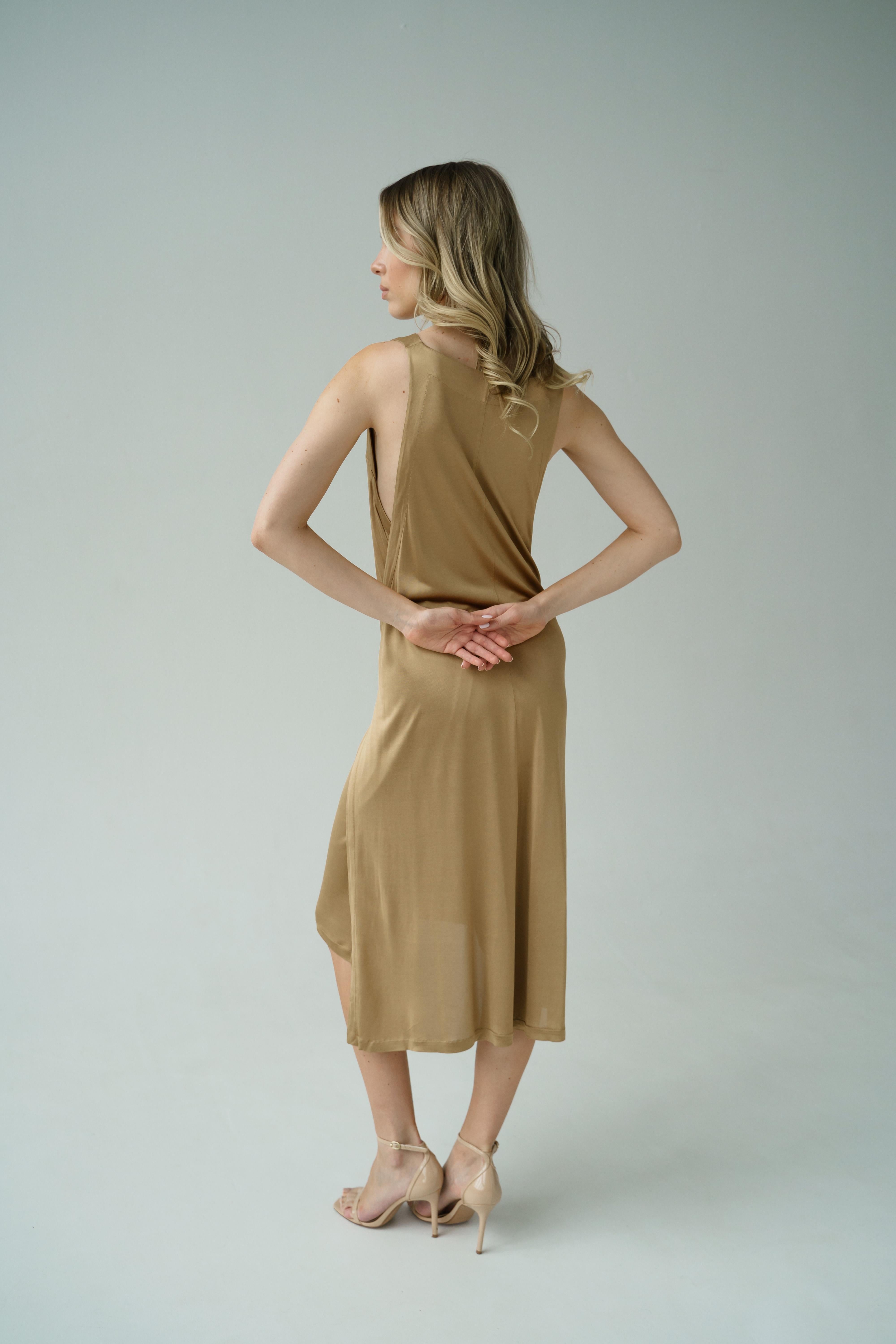 Gucci 2005 resort Body-con Gold Dress
Gucci style: 152288

Gucci Spring 2006 Fashion Show to Benefit Children's Action Network and Westside Children's Center - Arrivals
Julie Delpy during Gucci Spring 2006 Fashion Show to Benefit Children's Action