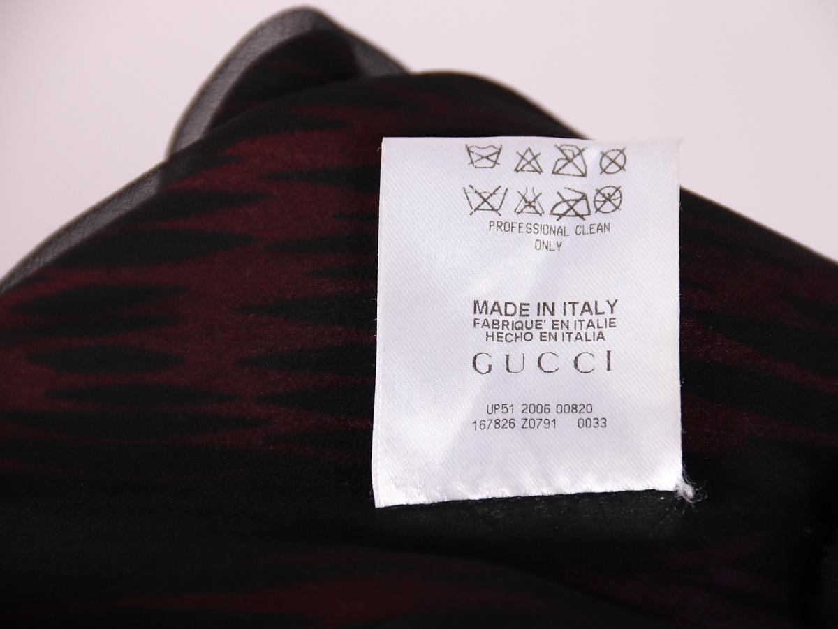 Gucci 2006 F/W Abendkleid aus Seide Laufsteg

Größe 38, passt auch für eine 40, bitte fragen Sie nach den Maßen

Ausgezeichneter Zustand