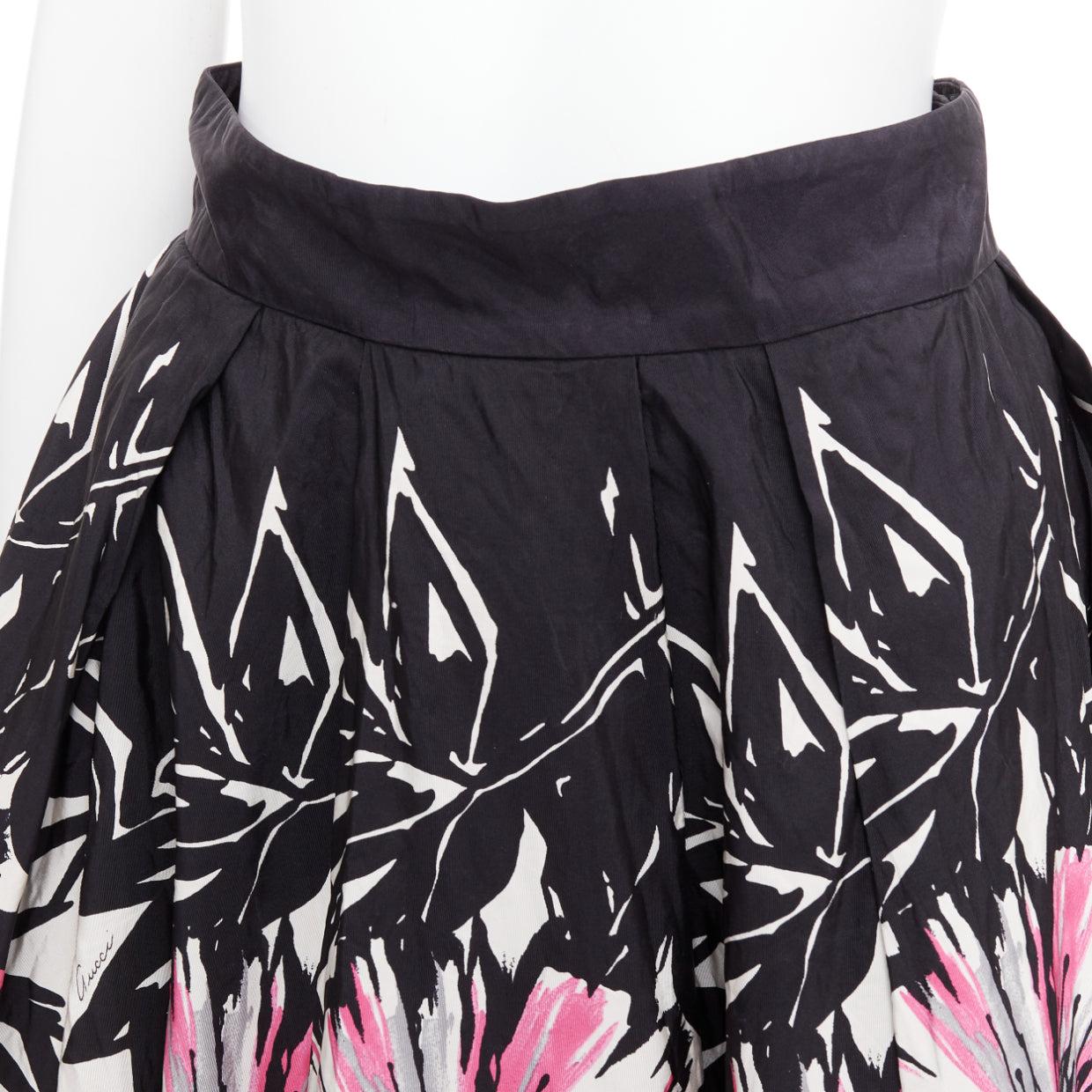 Noir Gucci 2007 100% soie noir crème abstrait floral jupe évasée IT40 M en vente