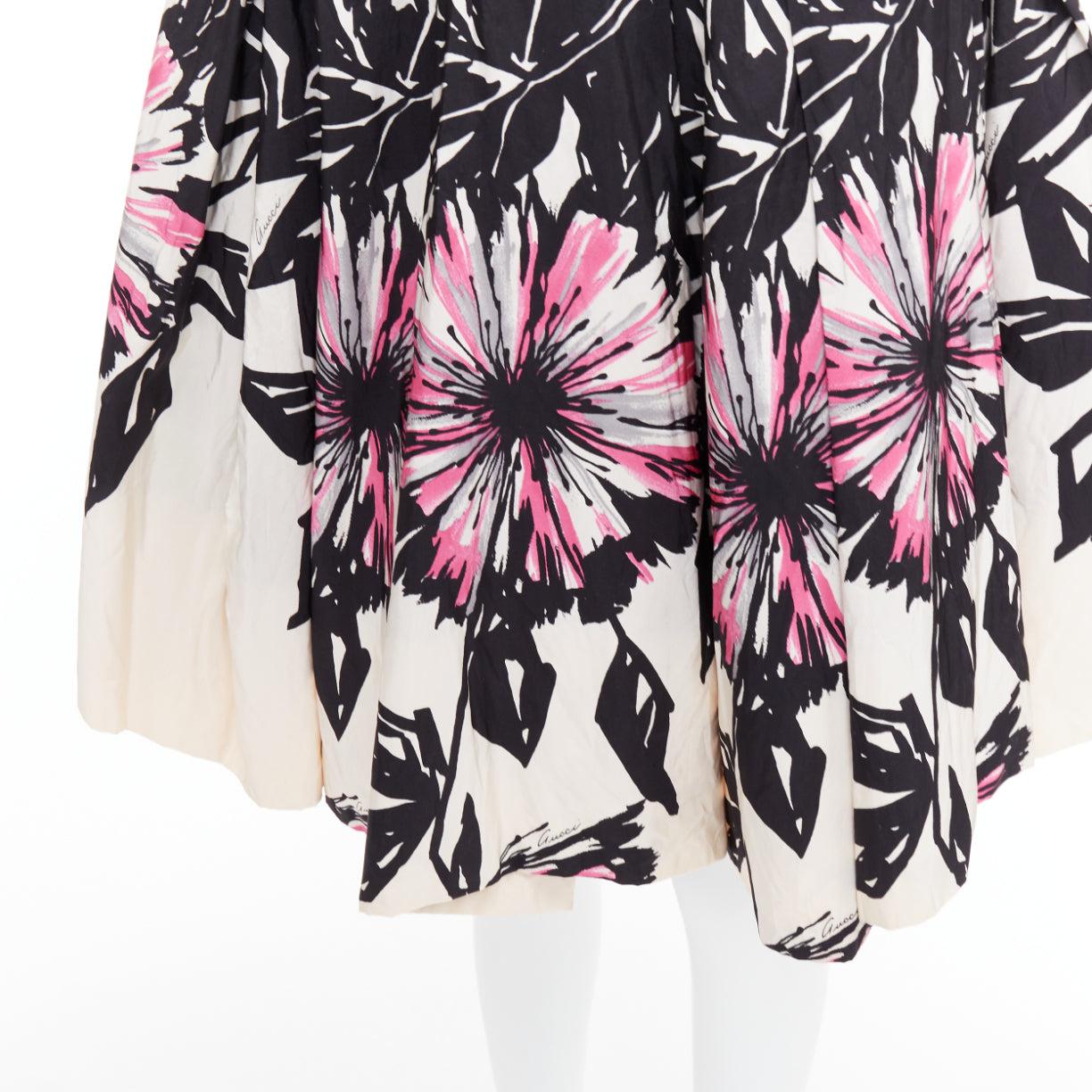 Gucci 2007 100% soie noir crème abstrait floral jupe évasée IT40 M en vente 2