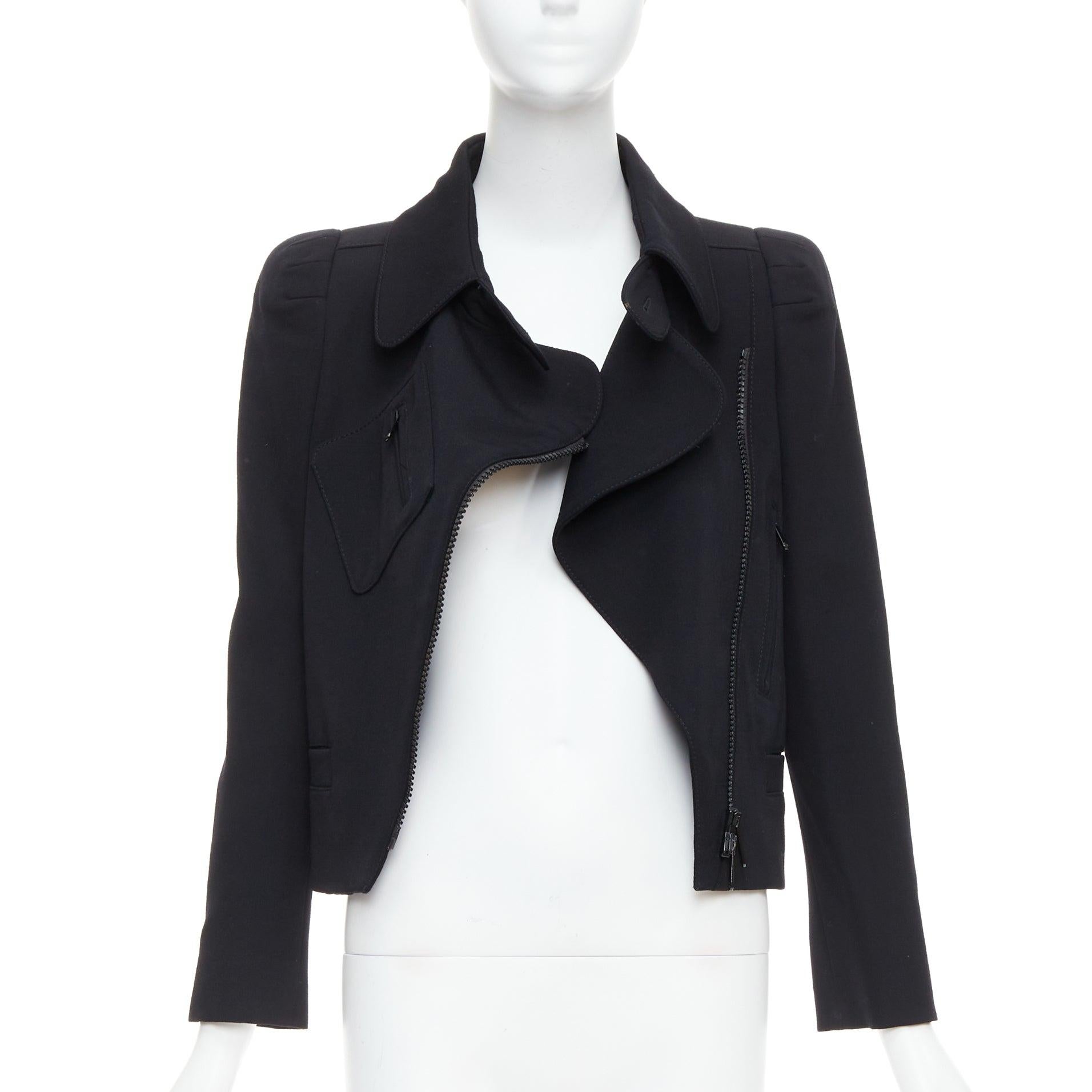 GUCCI 2007 black wool blend 3D shoulder biker crop jacket IT38 XS
Reference: WECN/A00010
Brand: Gucci
Collection: 2007
Material: Wool, Blend
Color: Black
Pattern: Solid
Closure: Zip
Lining: Black Fabric
Extra Details: 3D darted shoulder. GG logo