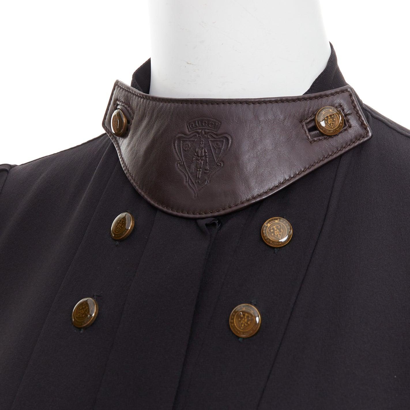 GUCCI 2008 100% silk black leather crest collar double breasted blouse IT38 XS
Reference: WECN/A00017
Brand: Gucci
Collection: 2008
Material: Silk, Leather
Color: Black, Brown
Pattern: Solid
Closure: Button
Extra Details: Gucci crest logo embossed