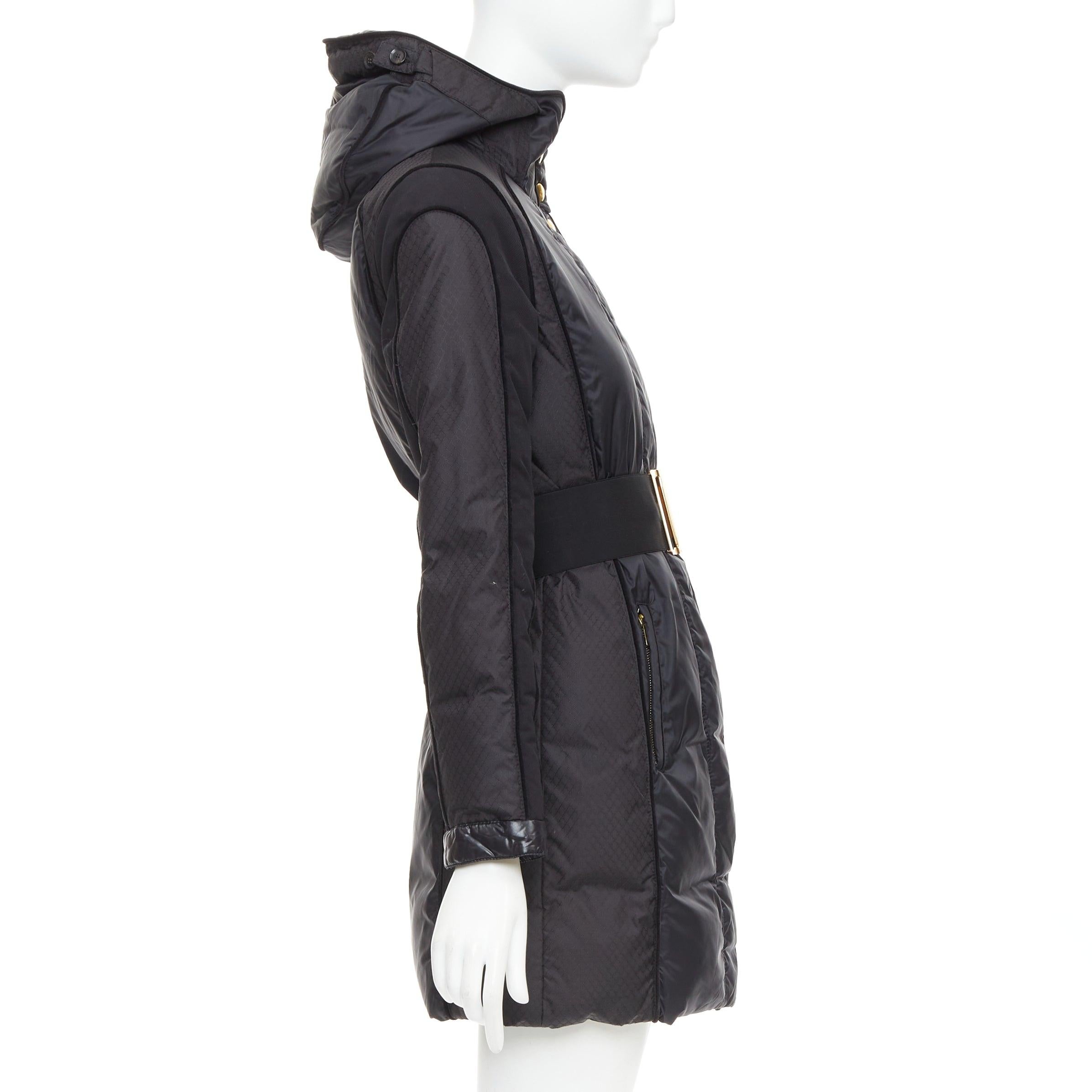 Donna Gucci 2009 nero oro logo GG fibbia cintura cappotto lungo puffer IT38 XS in vendita