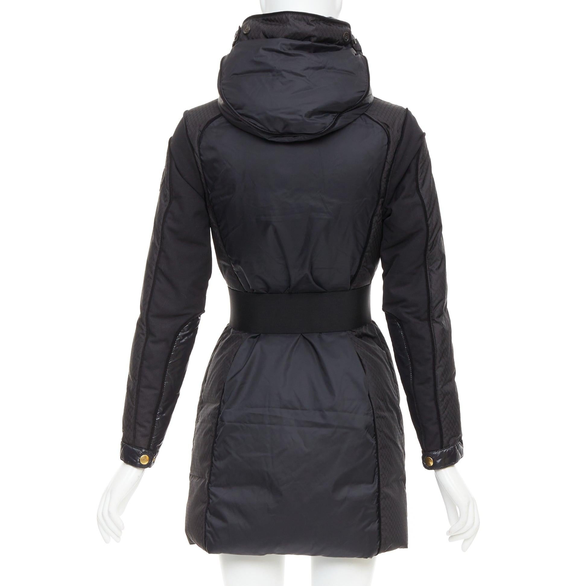 Gucci 2009 nero oro logo GG fibbia cintura cappotto lungo puffer IT38 XS in vendita 1